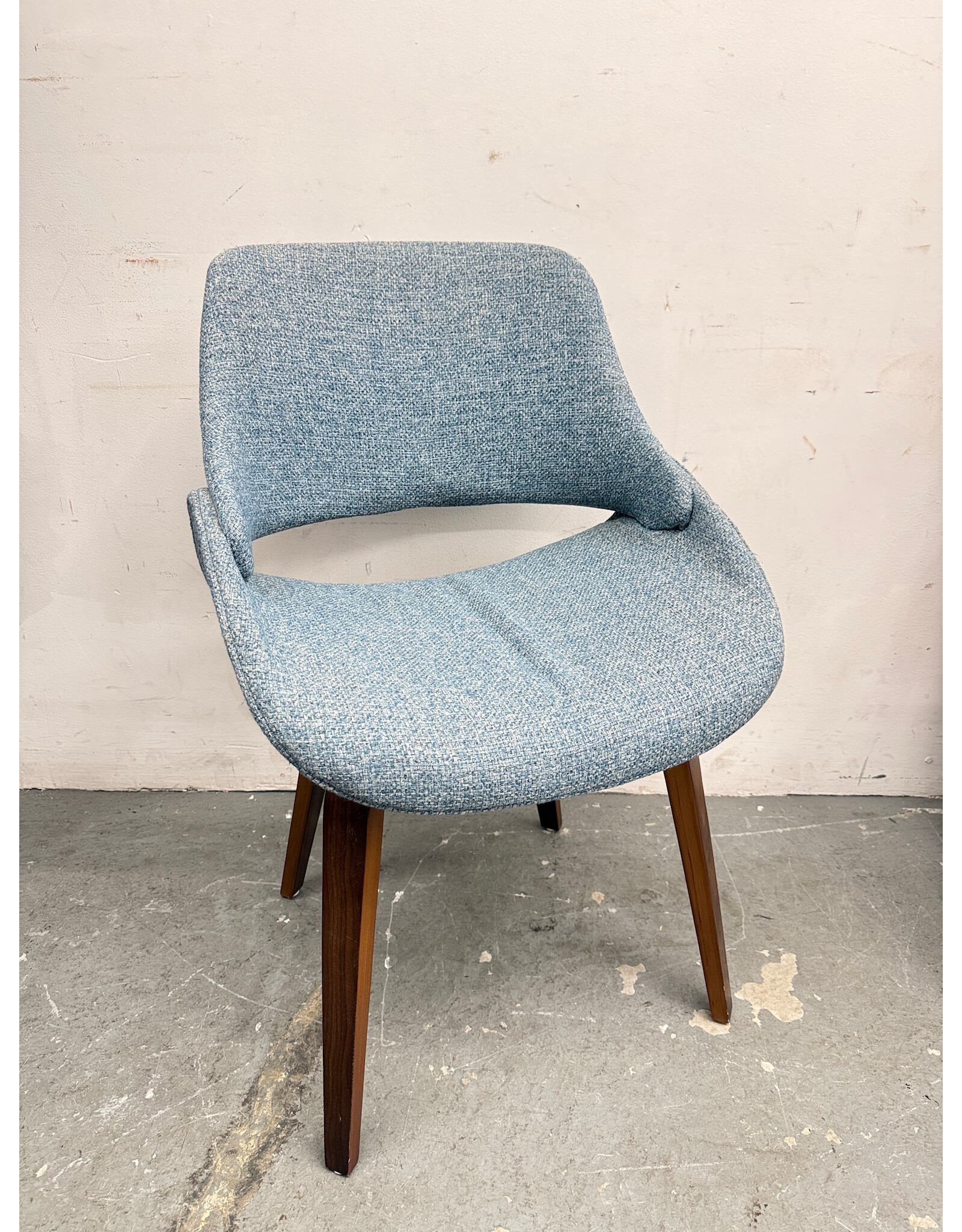 Lumisource Powder Blue Scoop 'n' Swoop Side Chair
