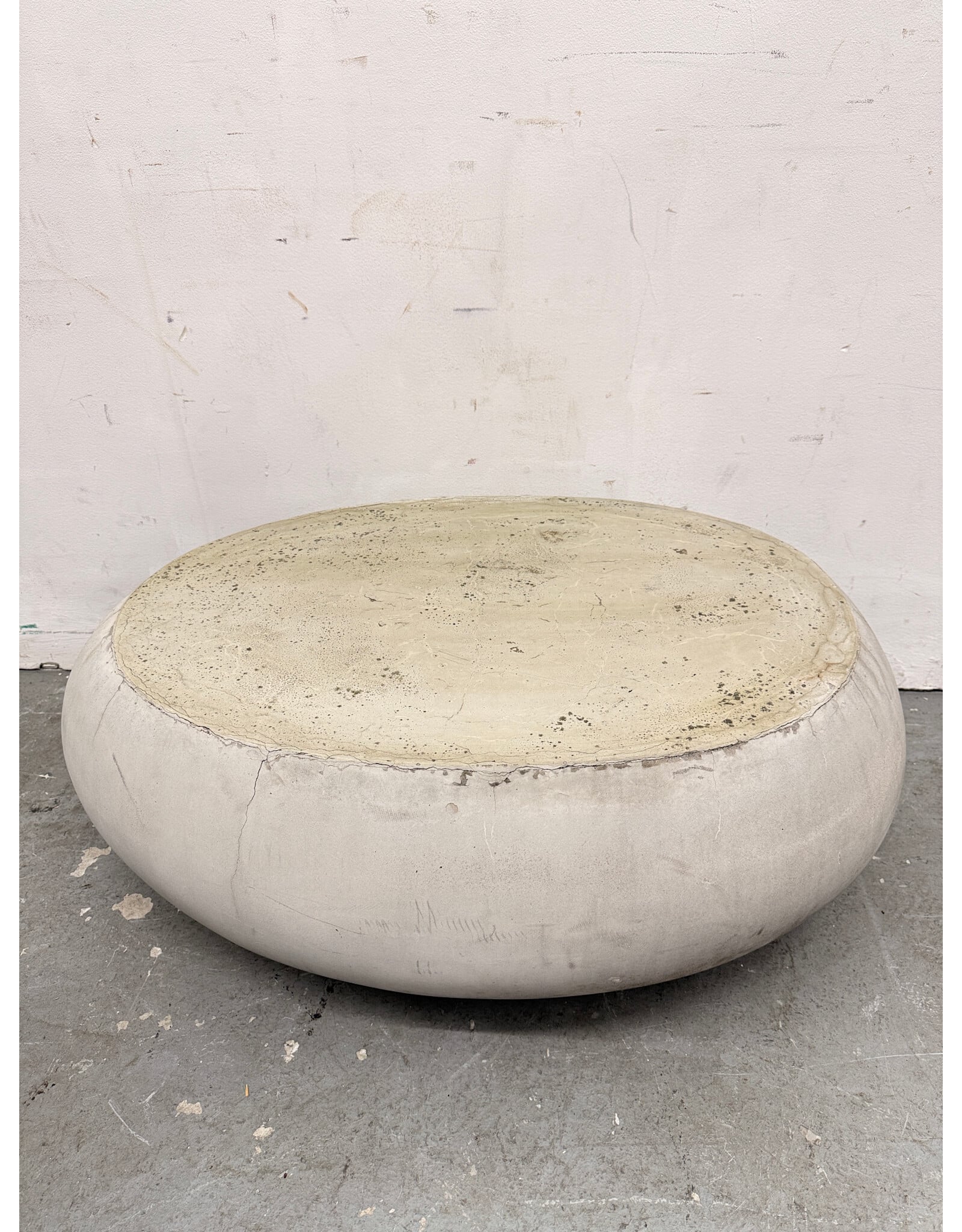 Pebble Indoor/Outdoor Oval Coffee Table