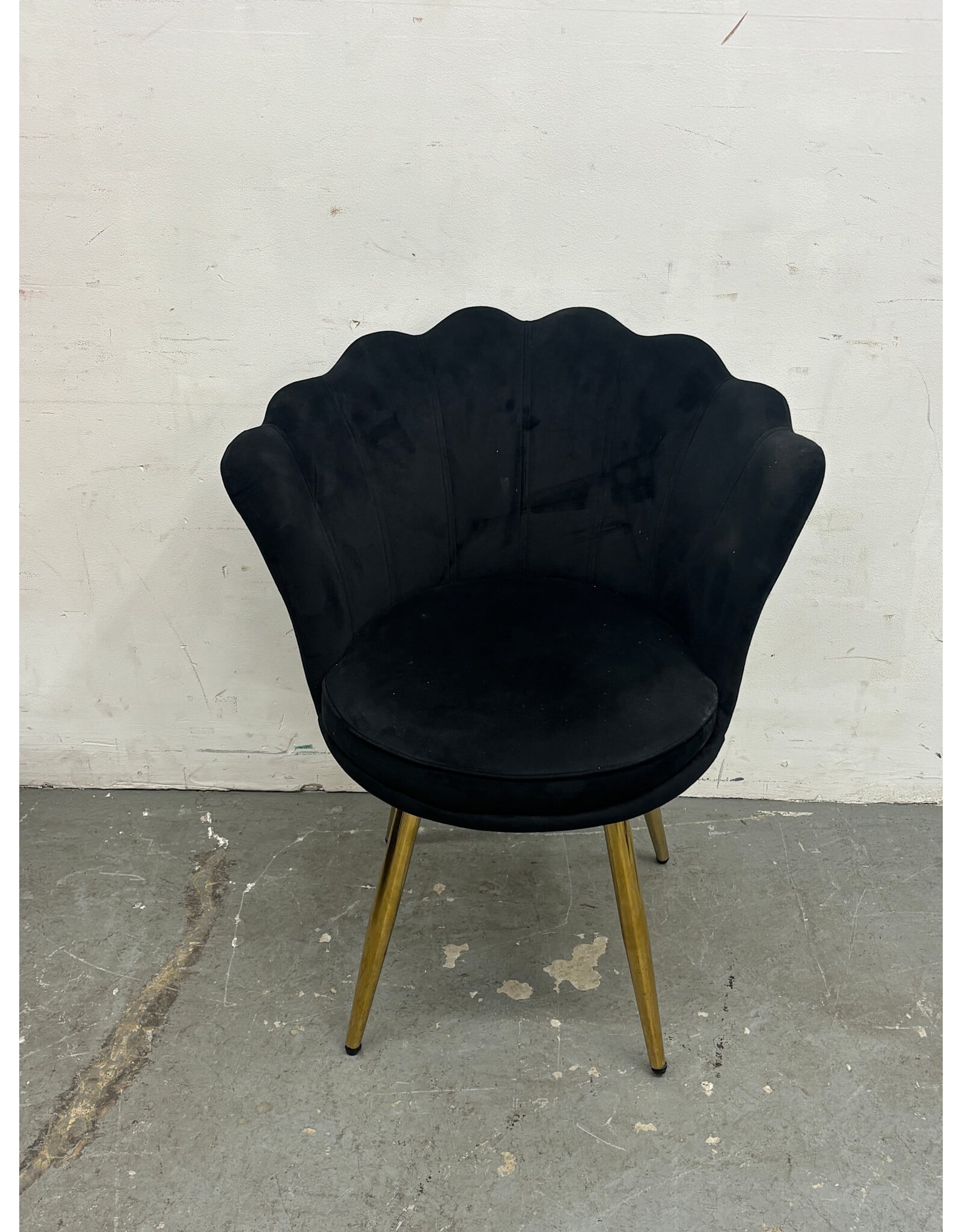 Black Velvet Scallop Accent Chair