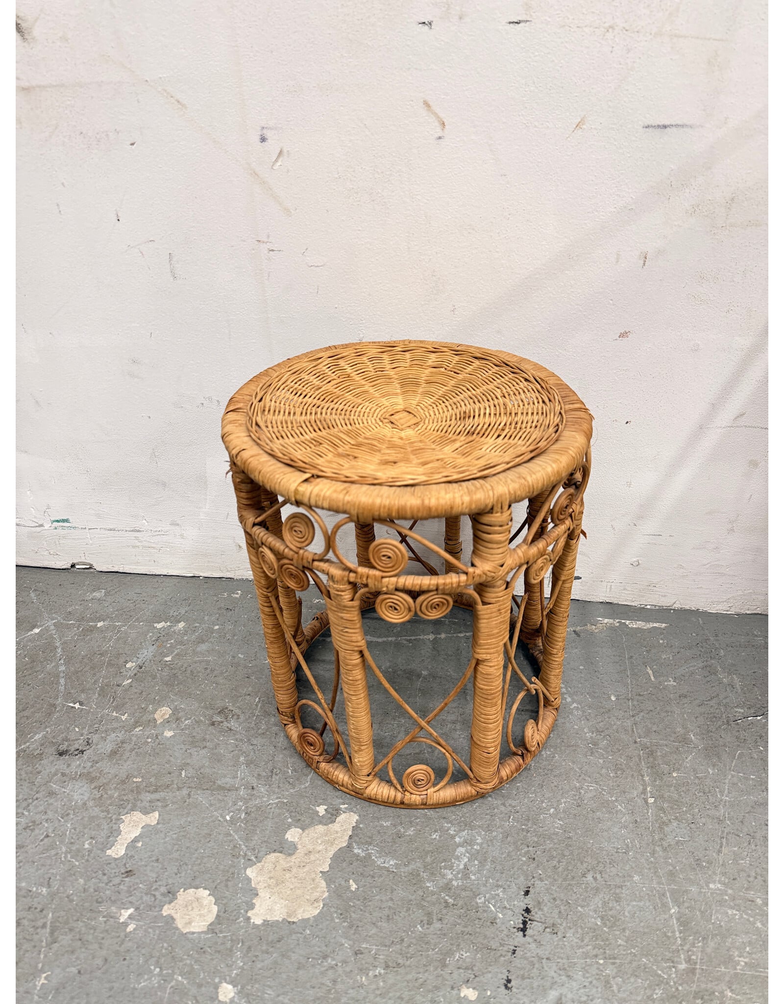 Vintage Style Mid-Century Rattan Round End Table