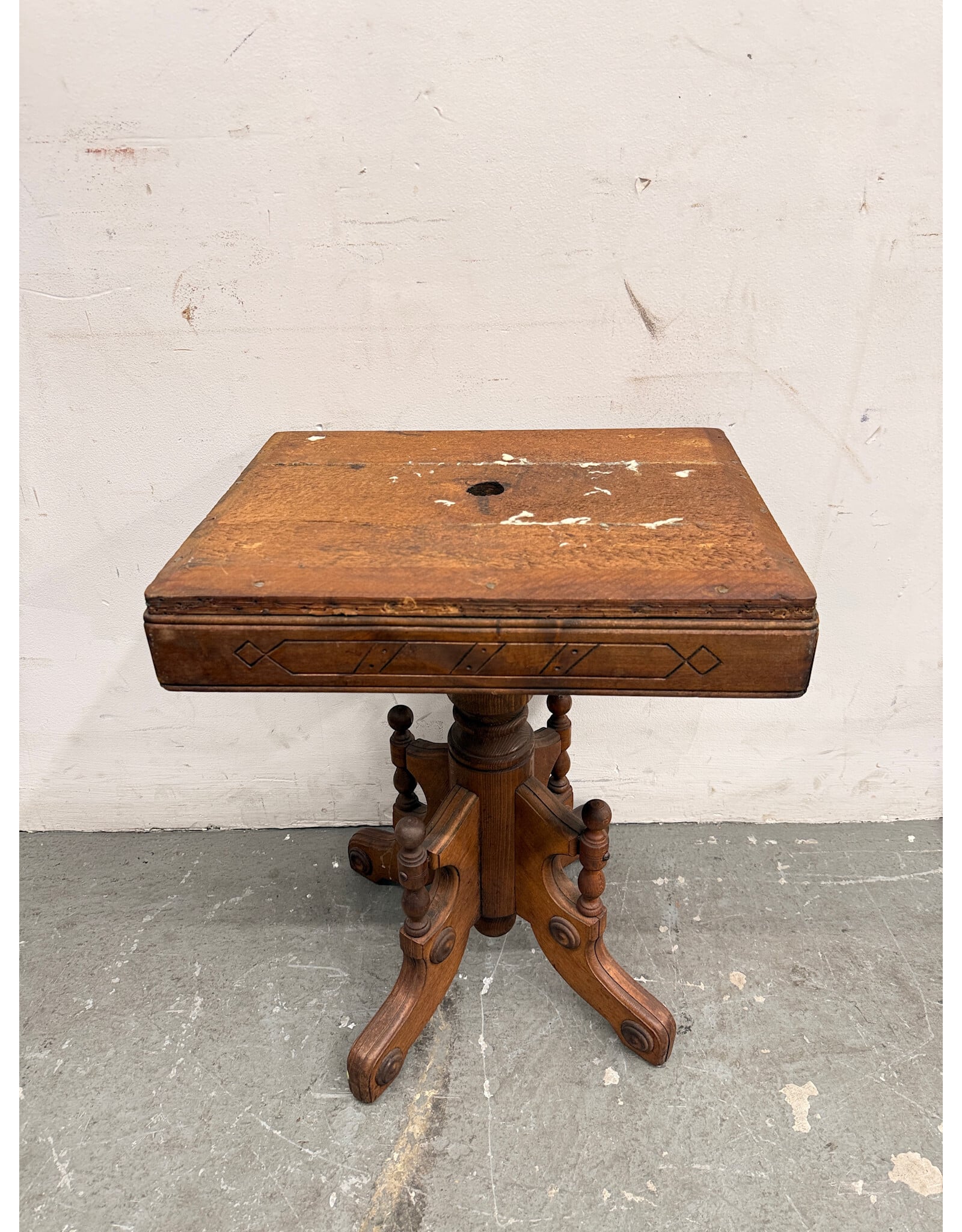 Antique Victorian Style Pedestal Parlor Table