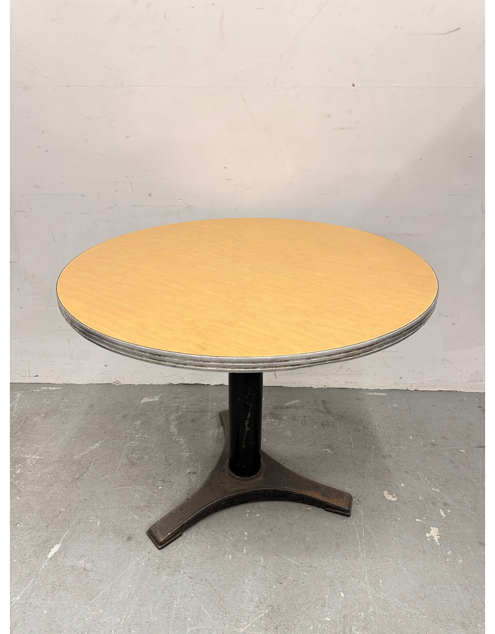 3-Leg Pedestal Base Round Table