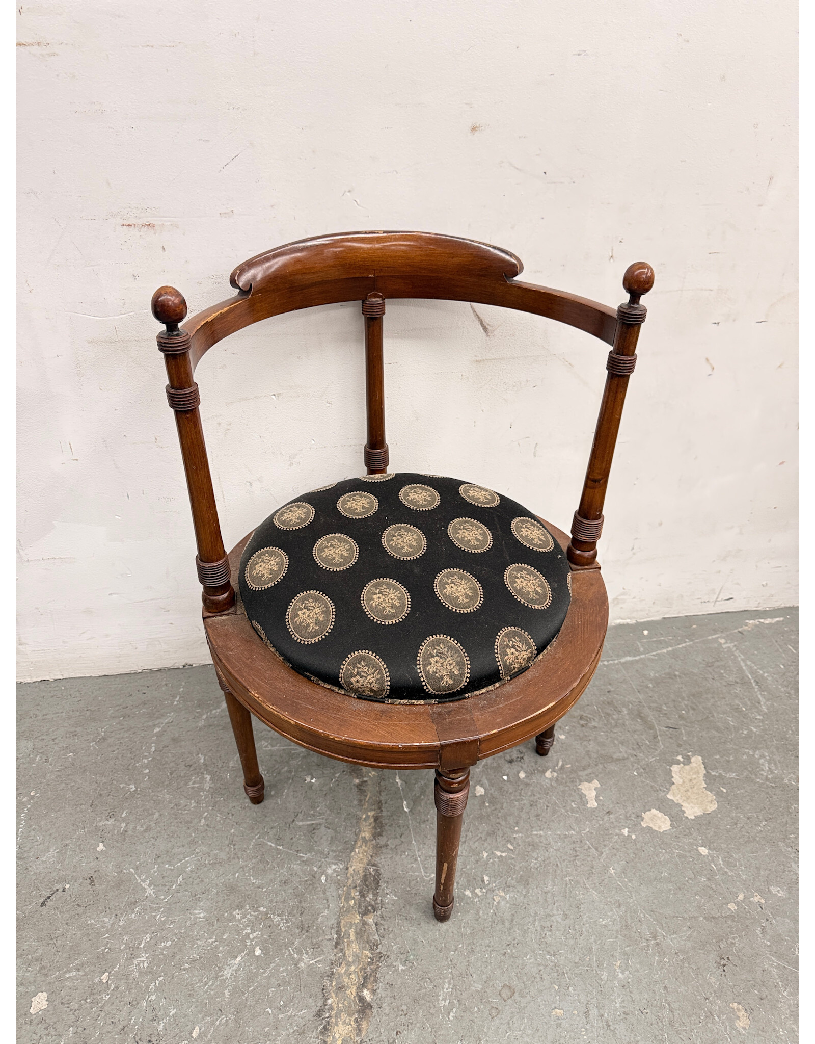 Victorian Style Corner Chair