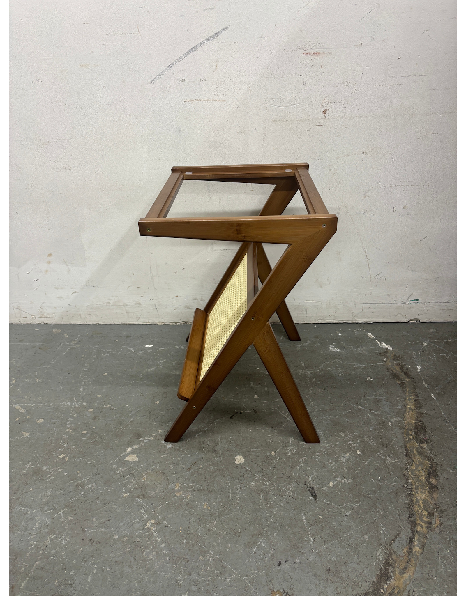 Rattan Accent Table w Display Shelf (Glass Missing)