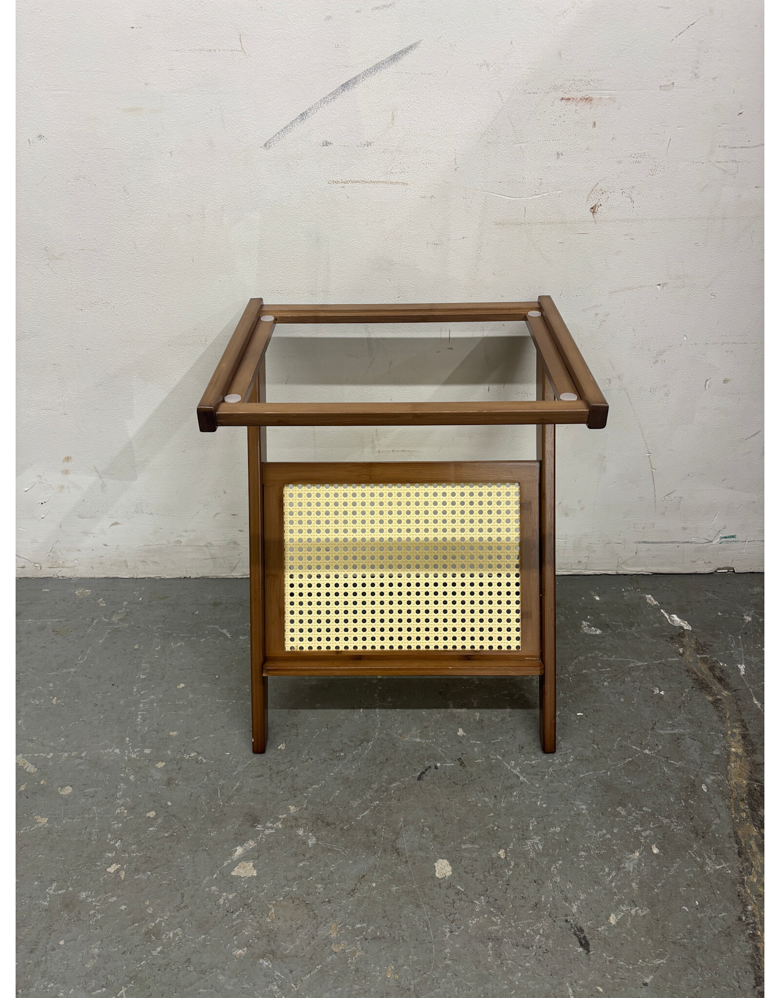 Rattan Accent Table w Display Shelf (Glass Missing)