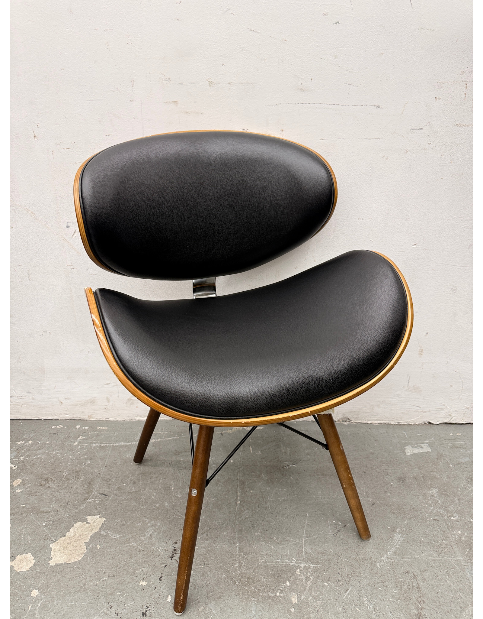 Cassie Mid-Century Modern Bentwood Style Chair