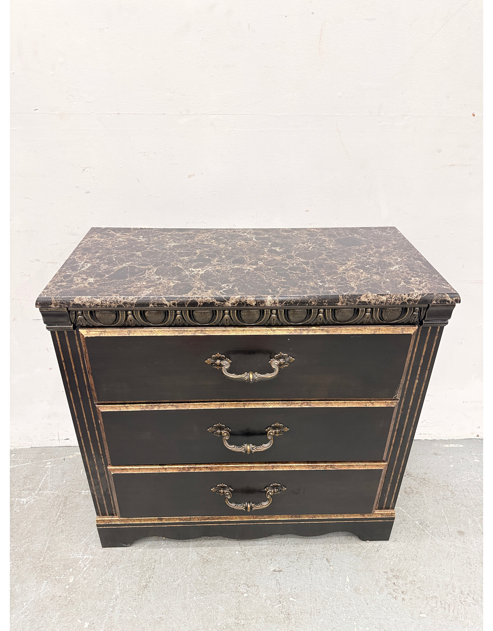 Modern 3-Drawer Dresser