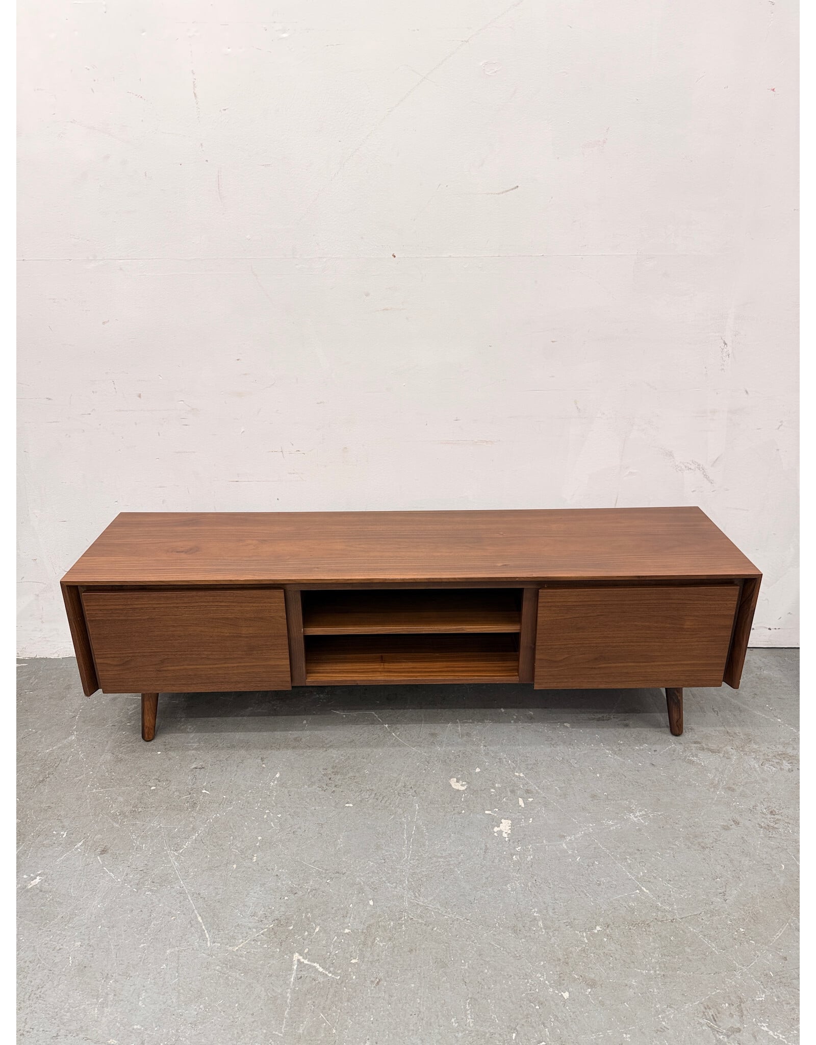 Seno Walnut Low Media Unit, Article
