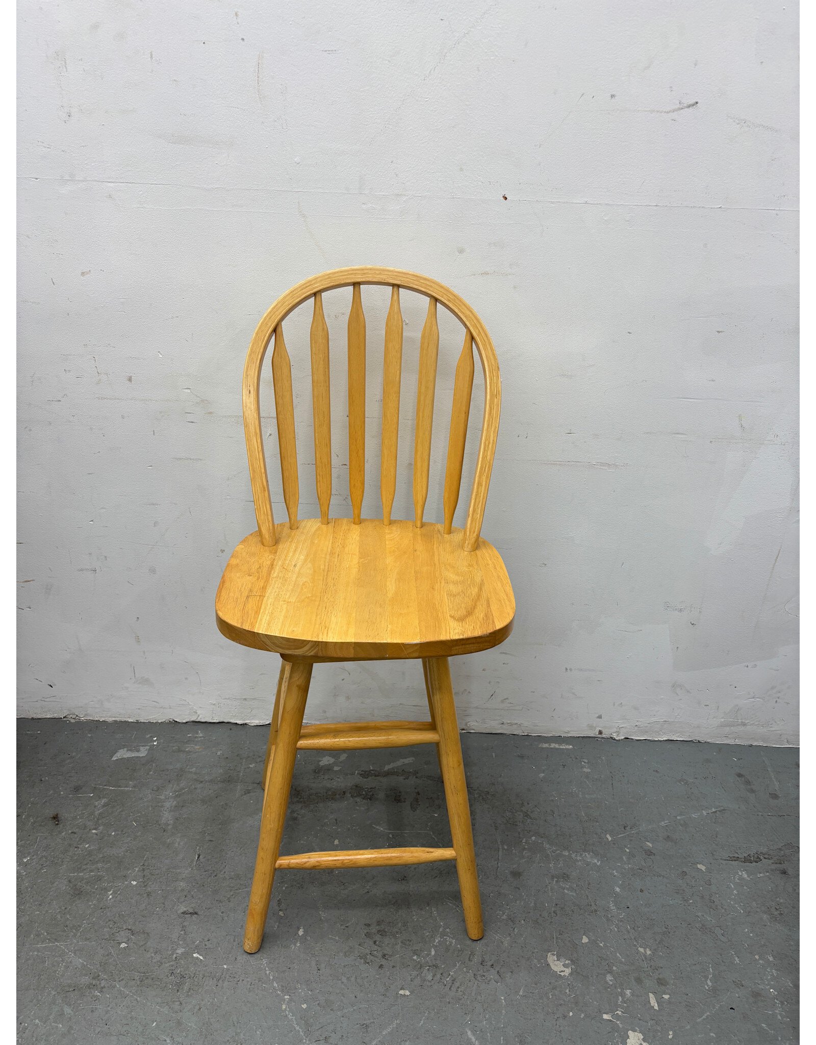Classic Windsor Style Natural Counter Stool