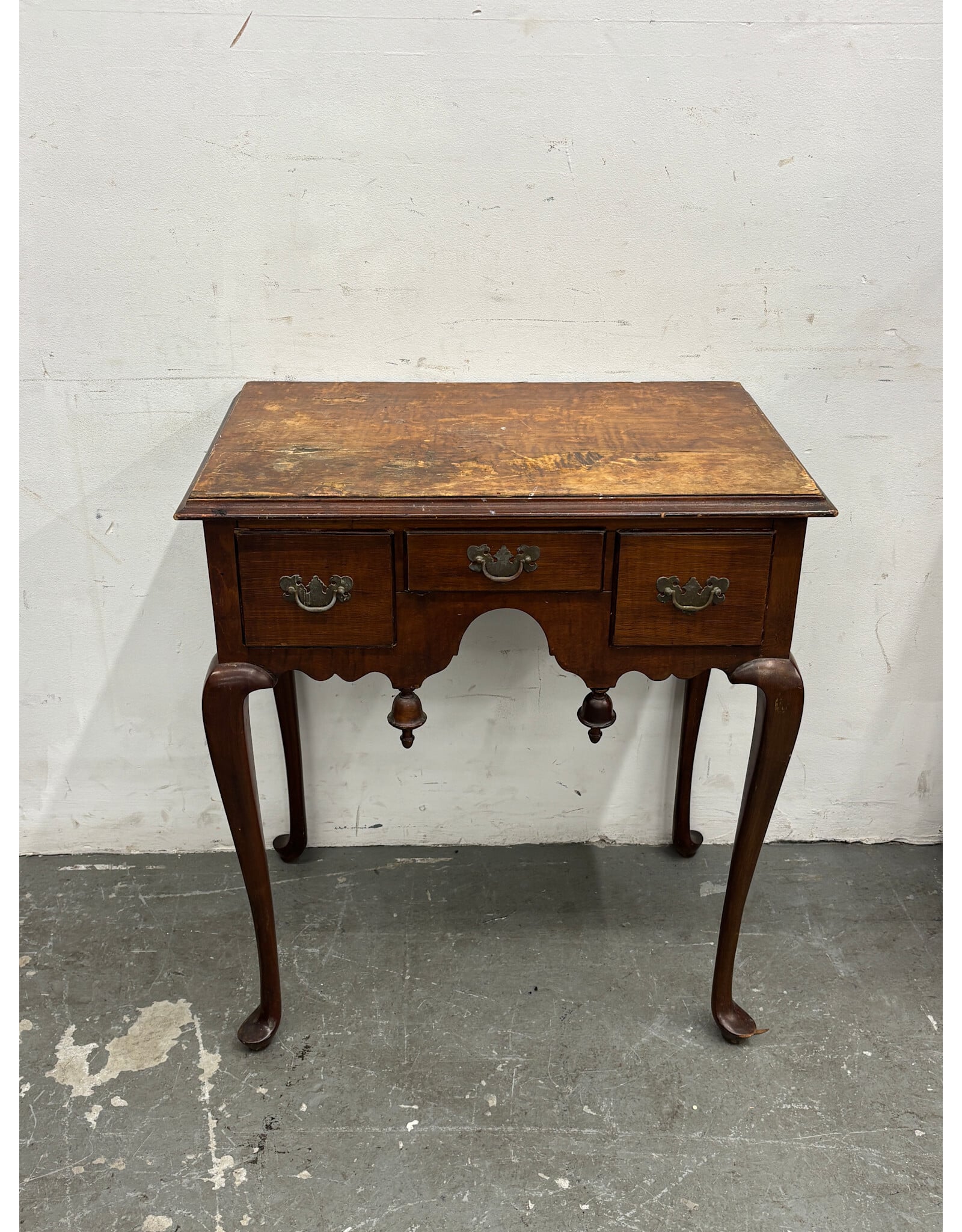18th Century Queen Anne Acorn Finish Mahogany 3 Drawer Tea Table