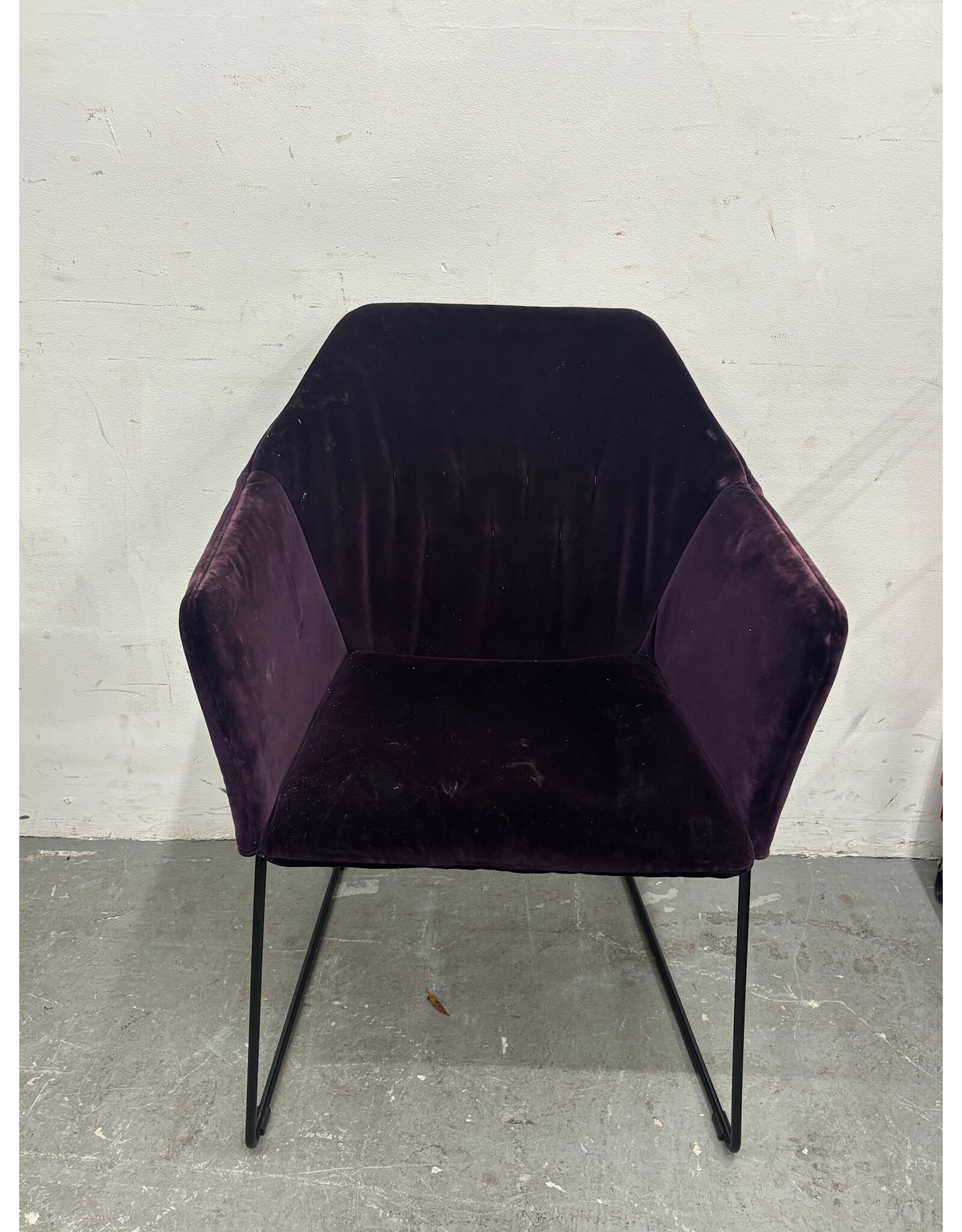 Sedia Dining Arm Chair in Plum
