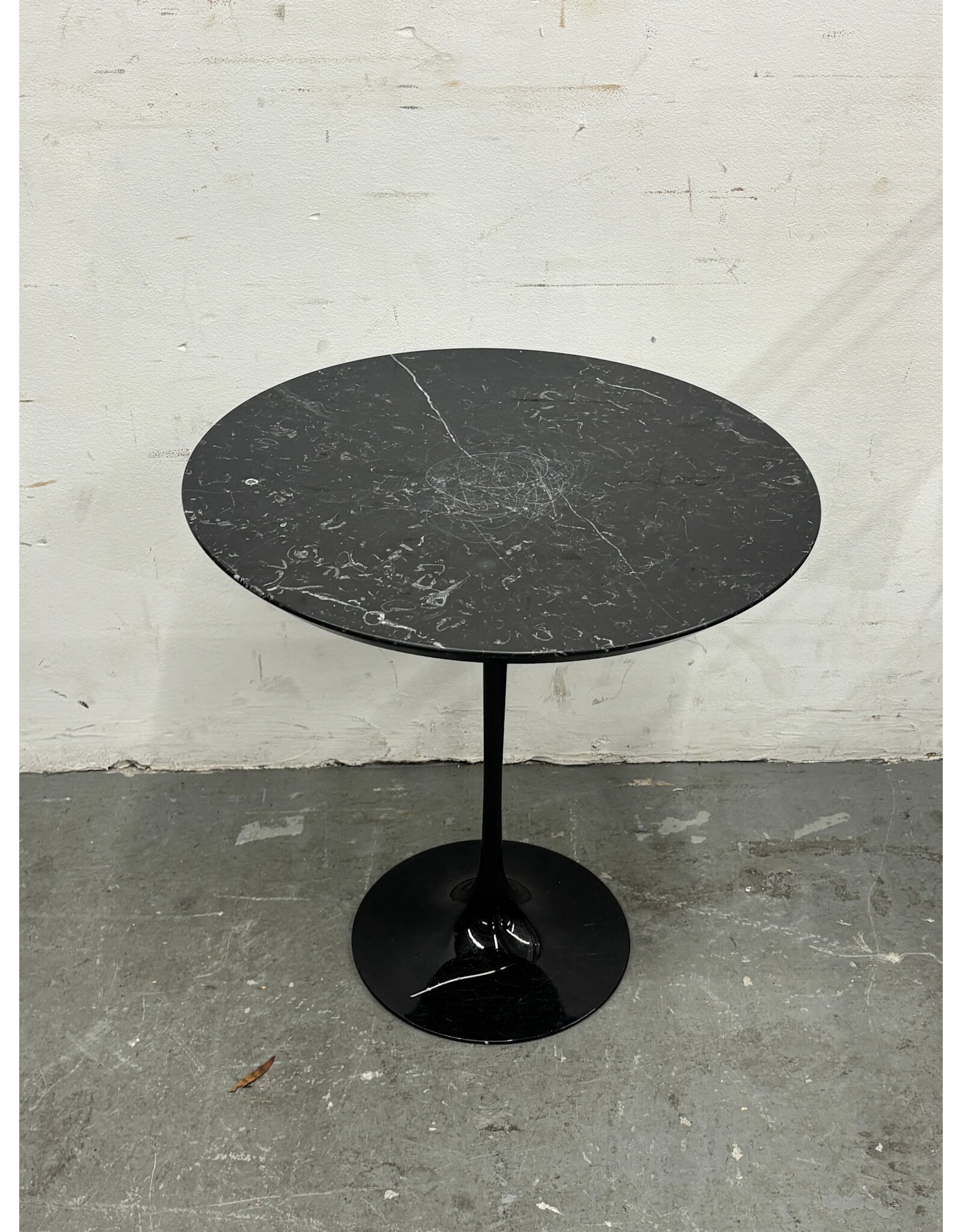 Knoll Saarinen Side Table