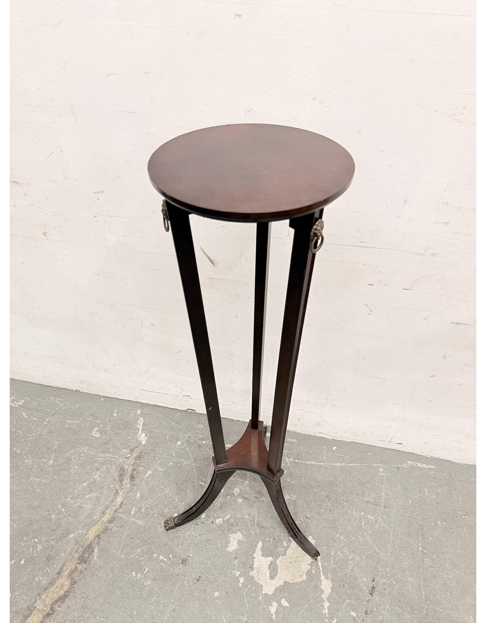 Bombay Mahogany Pedestal Wooden Table