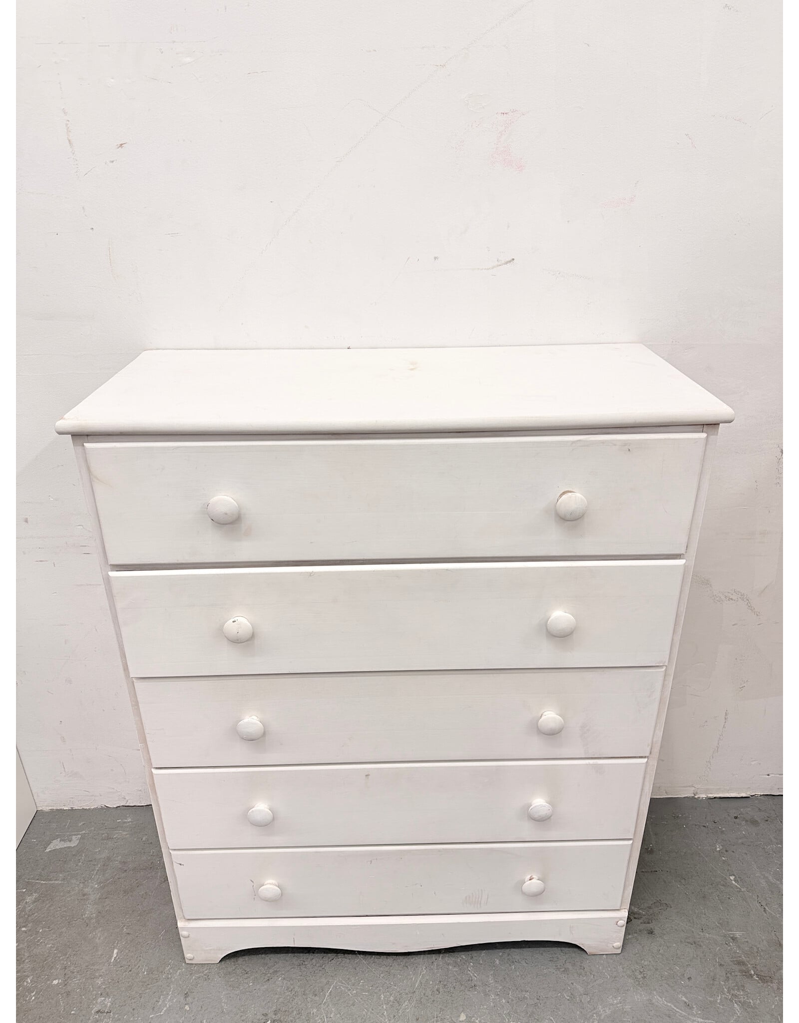 White Wooden 5-Drawer Dresser