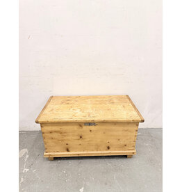 Antique Style Pine Wood Rectangular Trunk