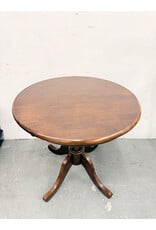Traditional Round Wooden Pedestal Table