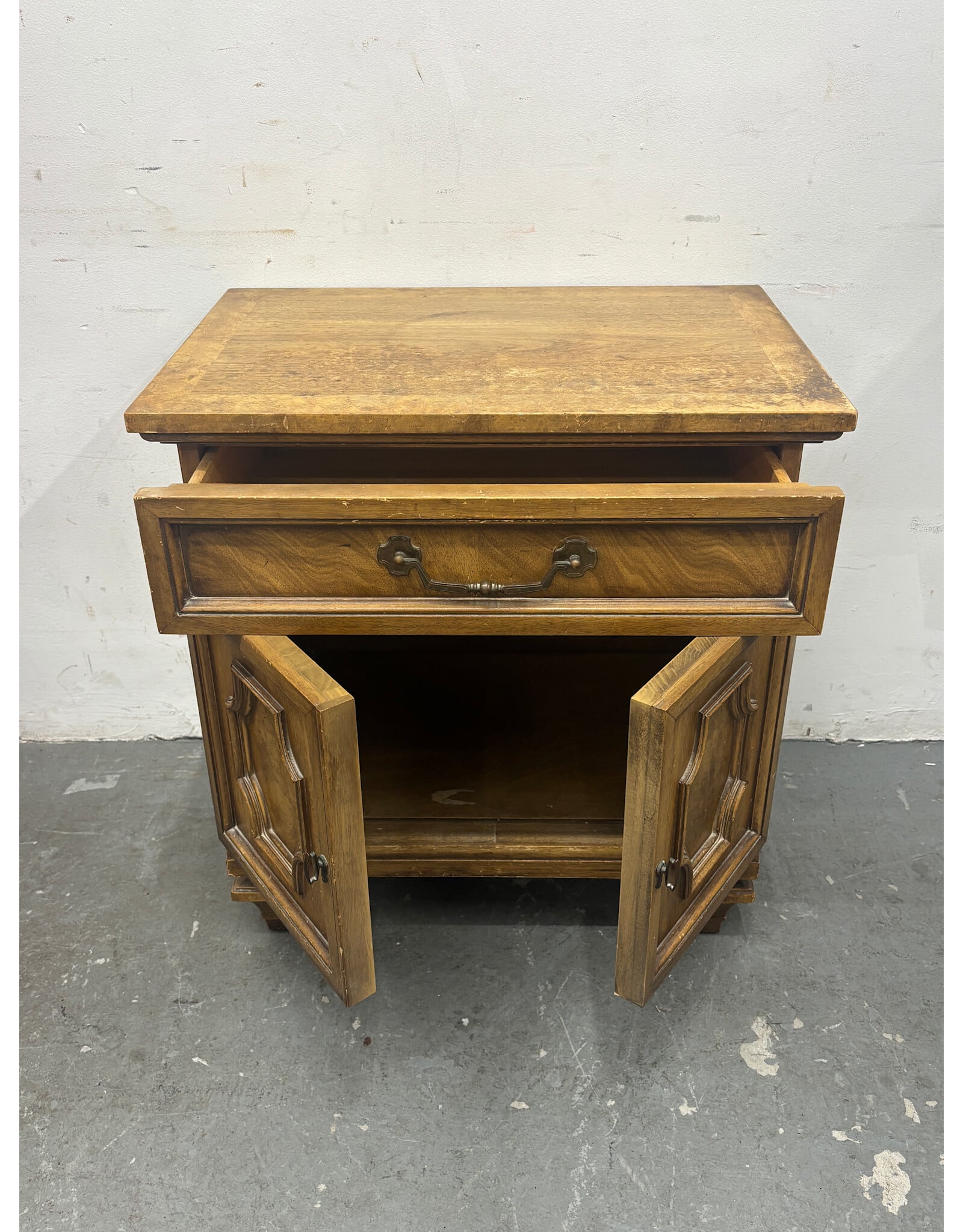 Vintage Country-Style Solid Oak Nightstand