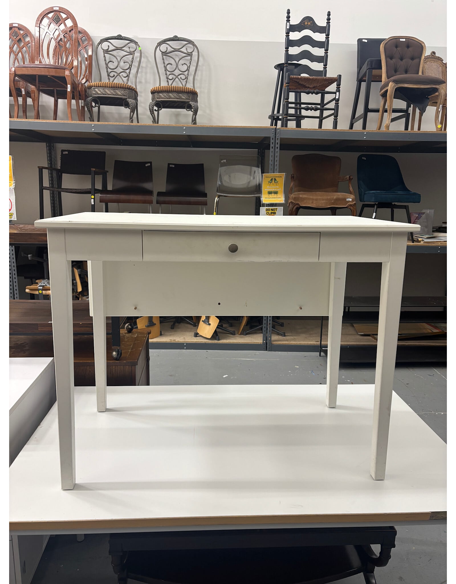Solid White Desk with Leaf