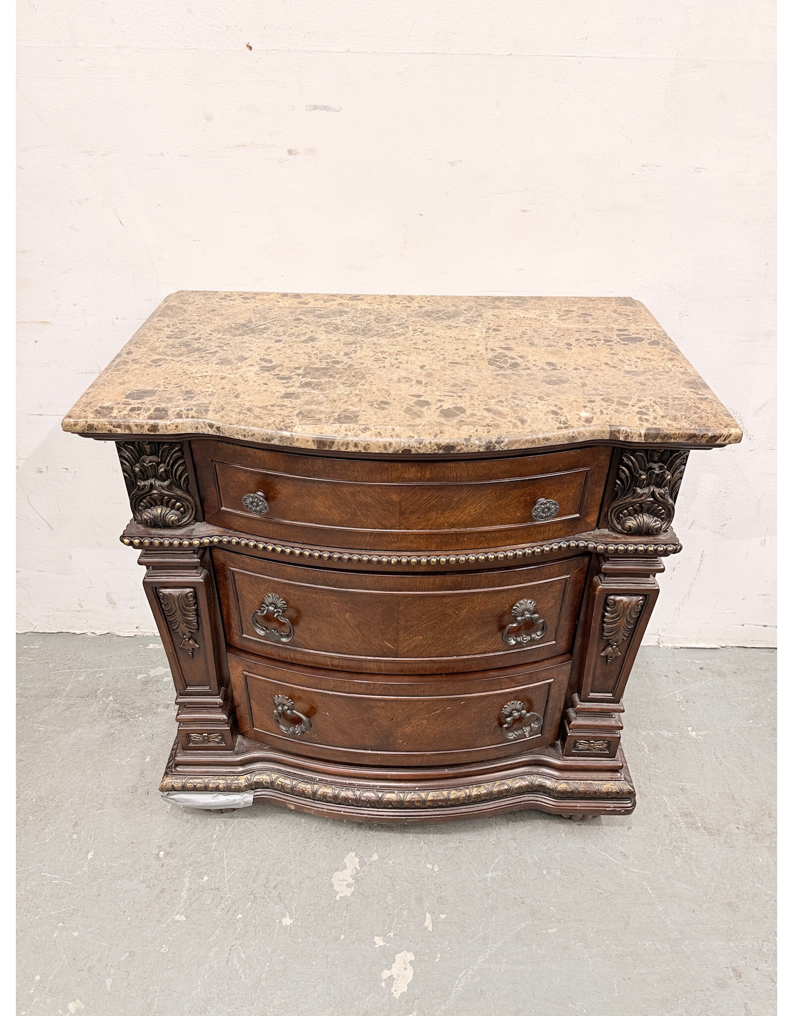 Traditional 3-Drawer Nightstand