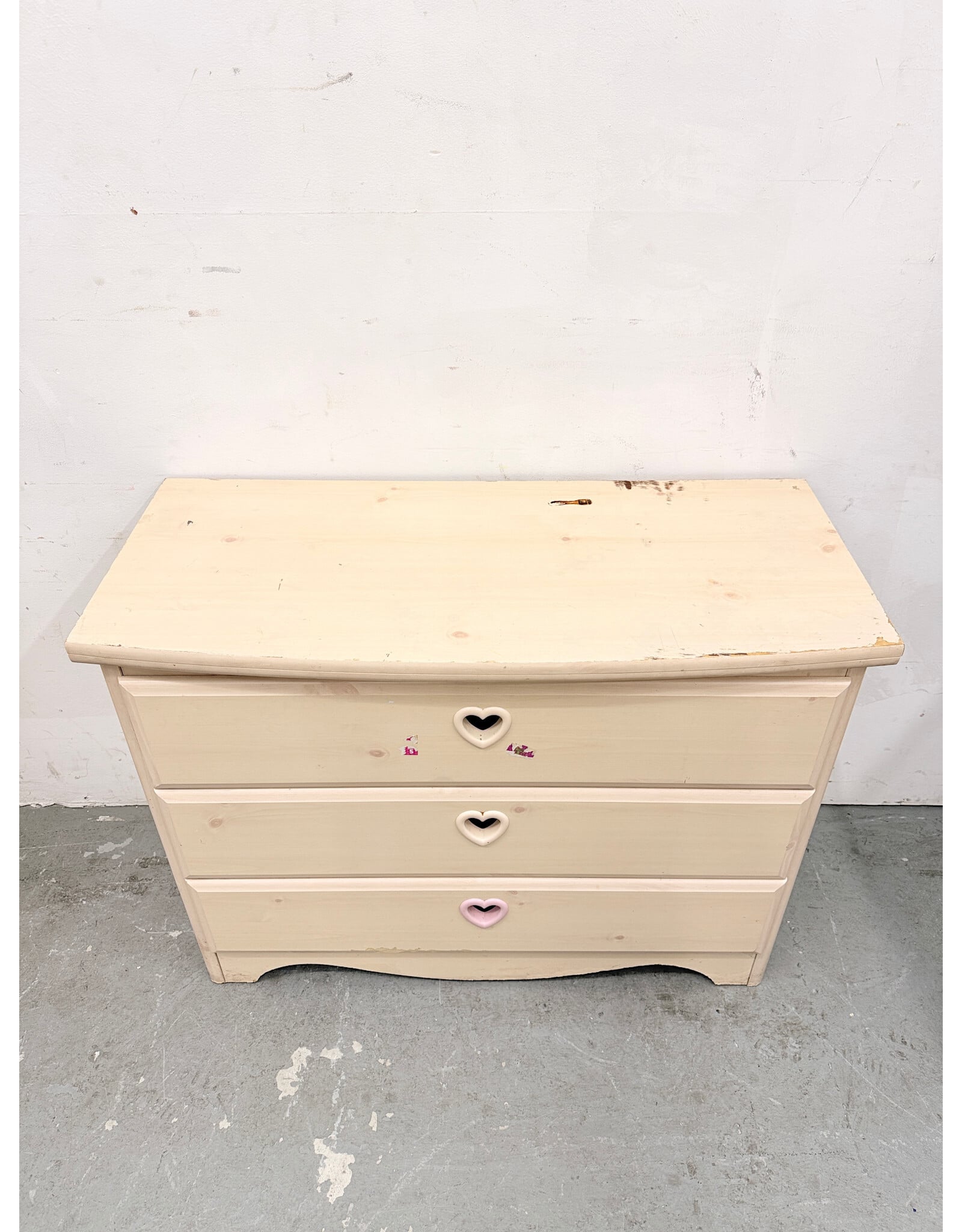 3-Drawer Pulls on Heart Pulls Dresser