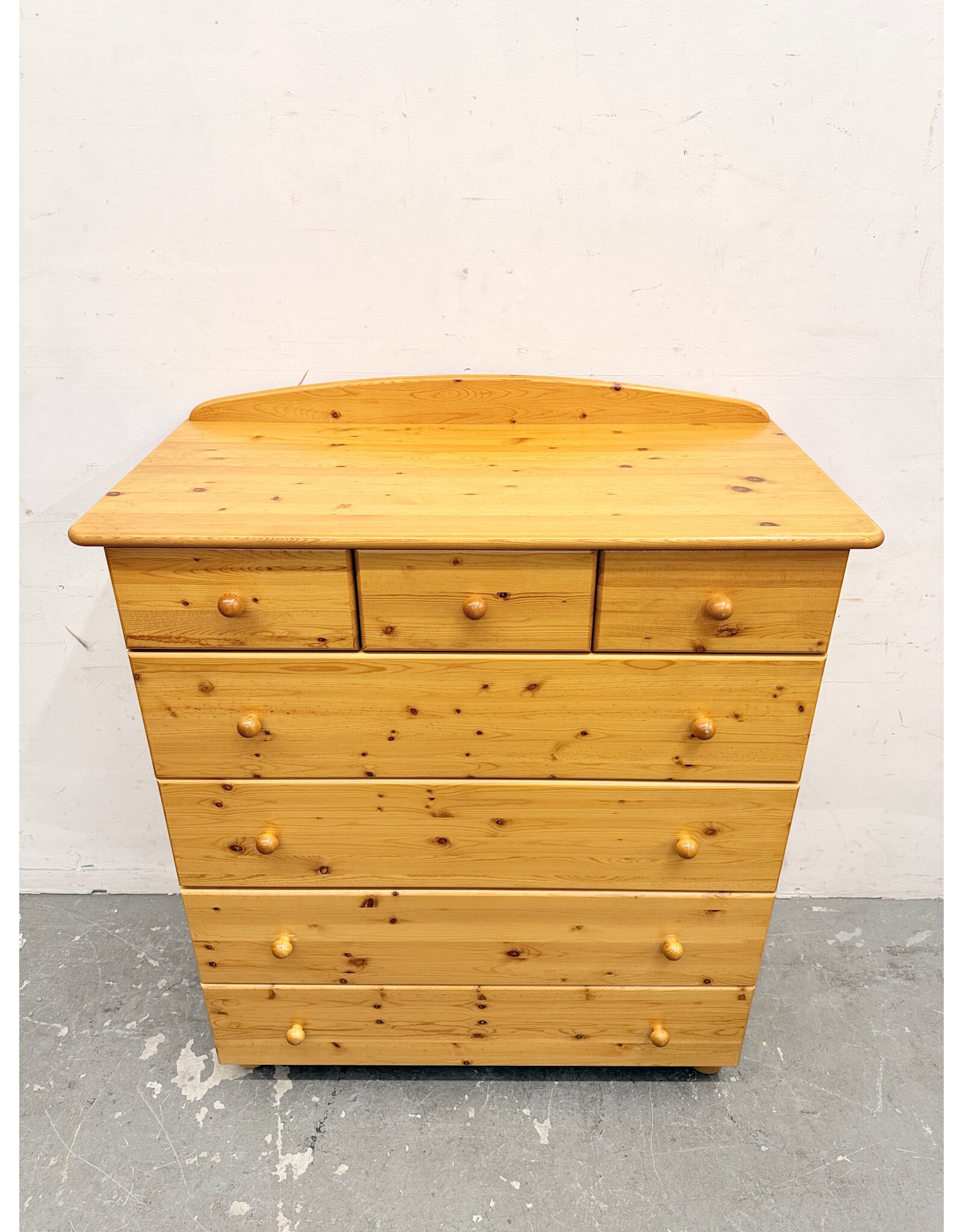 Pine 7-Drawer Wood Dresser