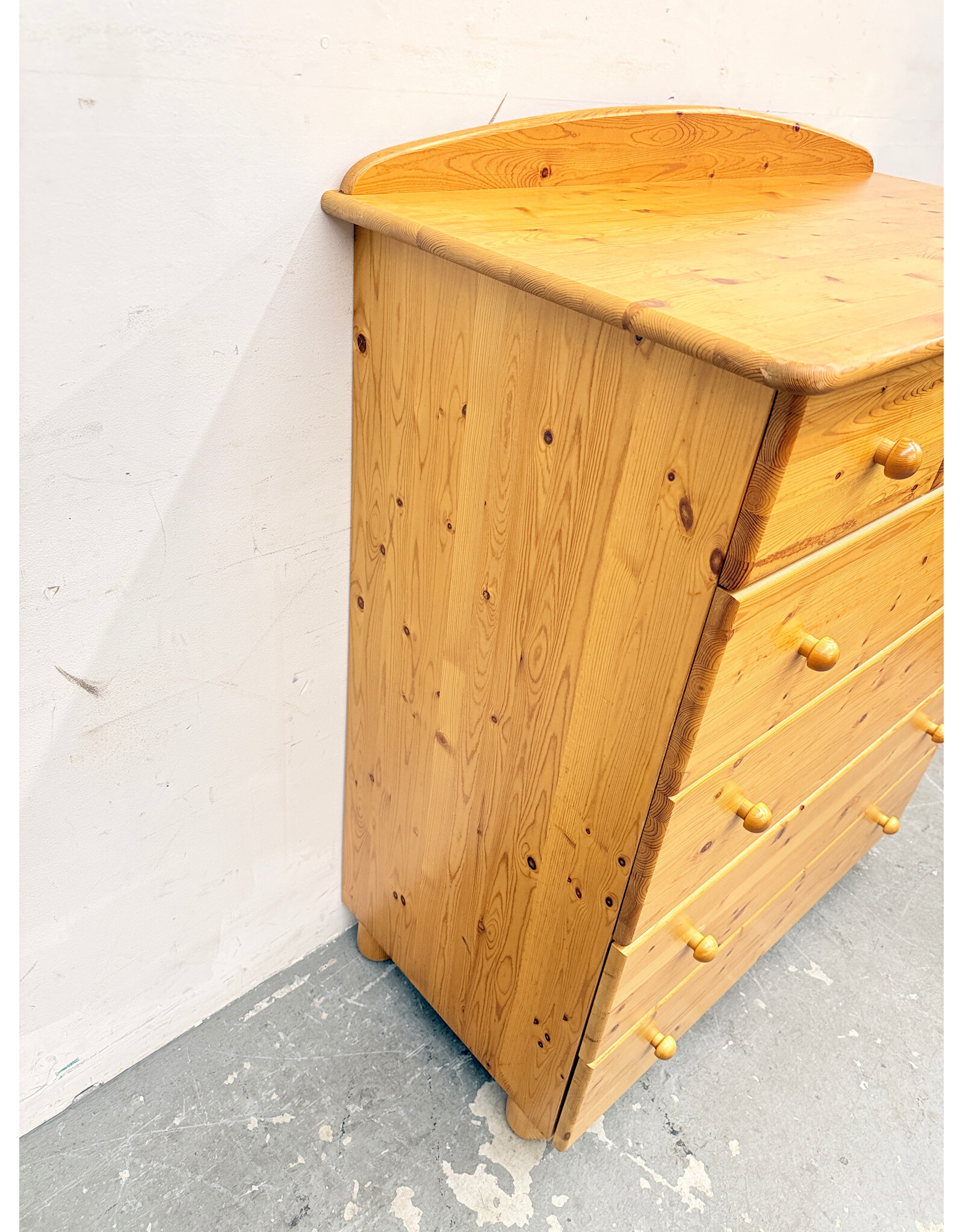 Pine 7-Drawer Wood Dresser