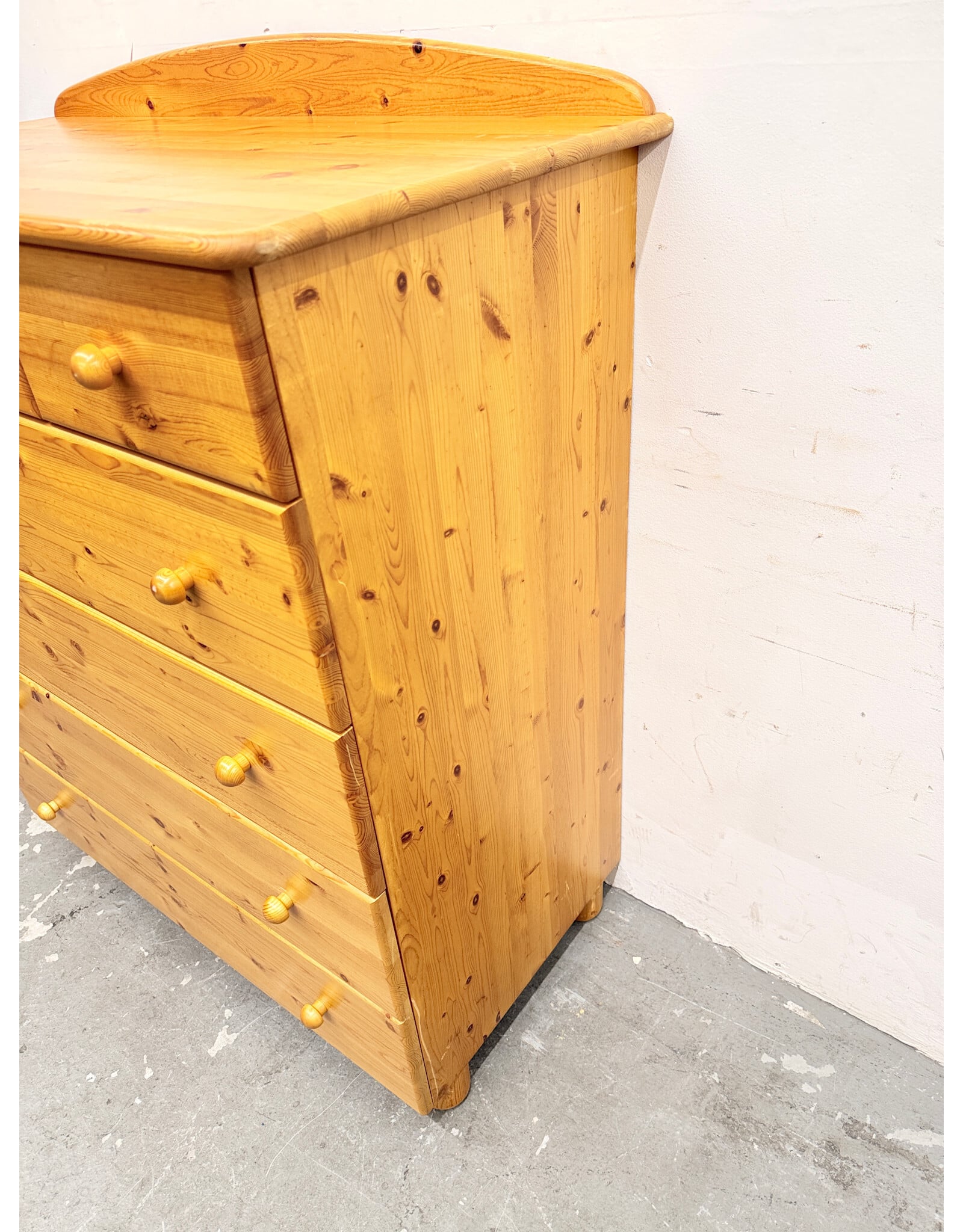 Pine 7-Drawer Wood Dresser