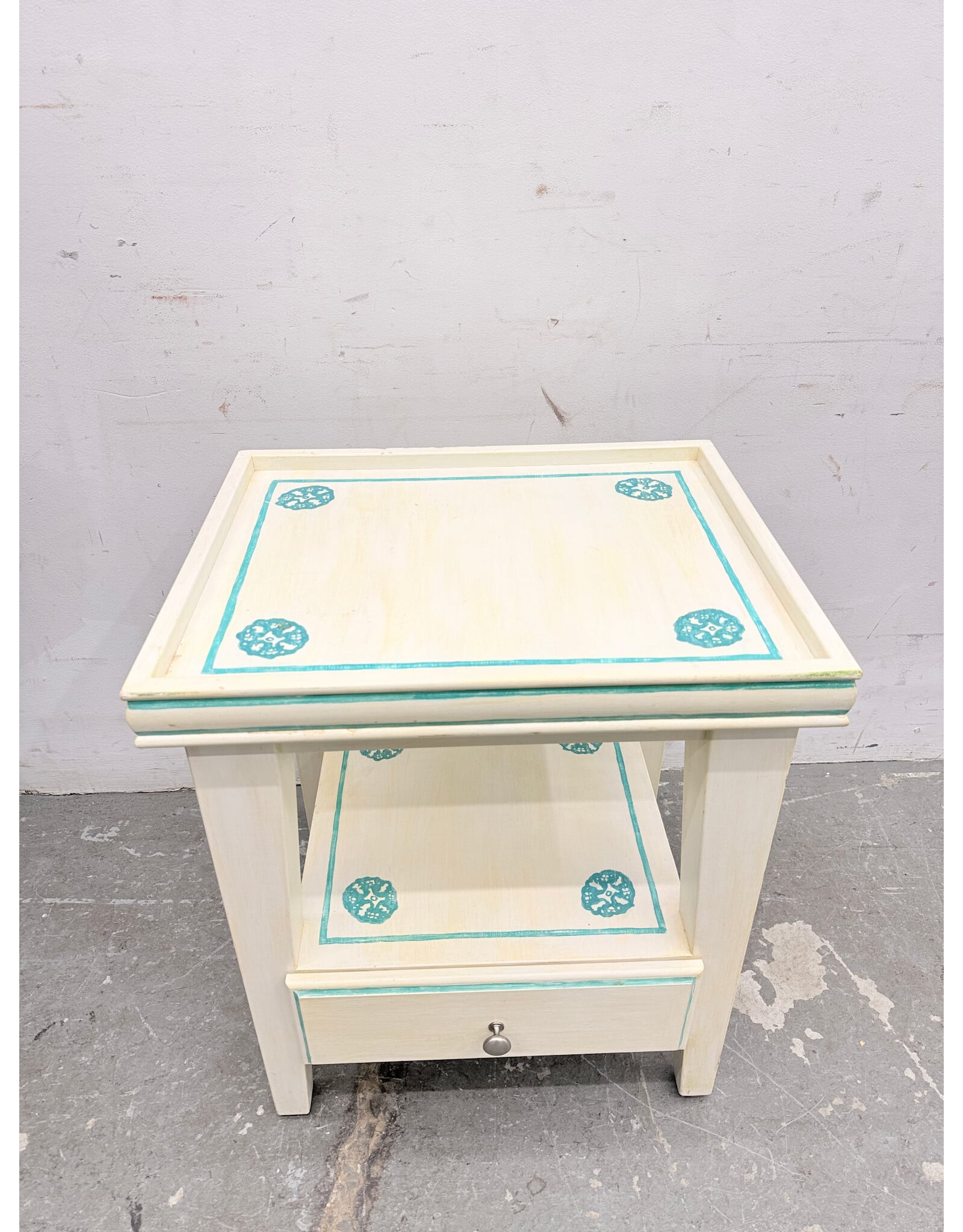 Off-White Wooden 1-Drawer Side Table/Nightstand