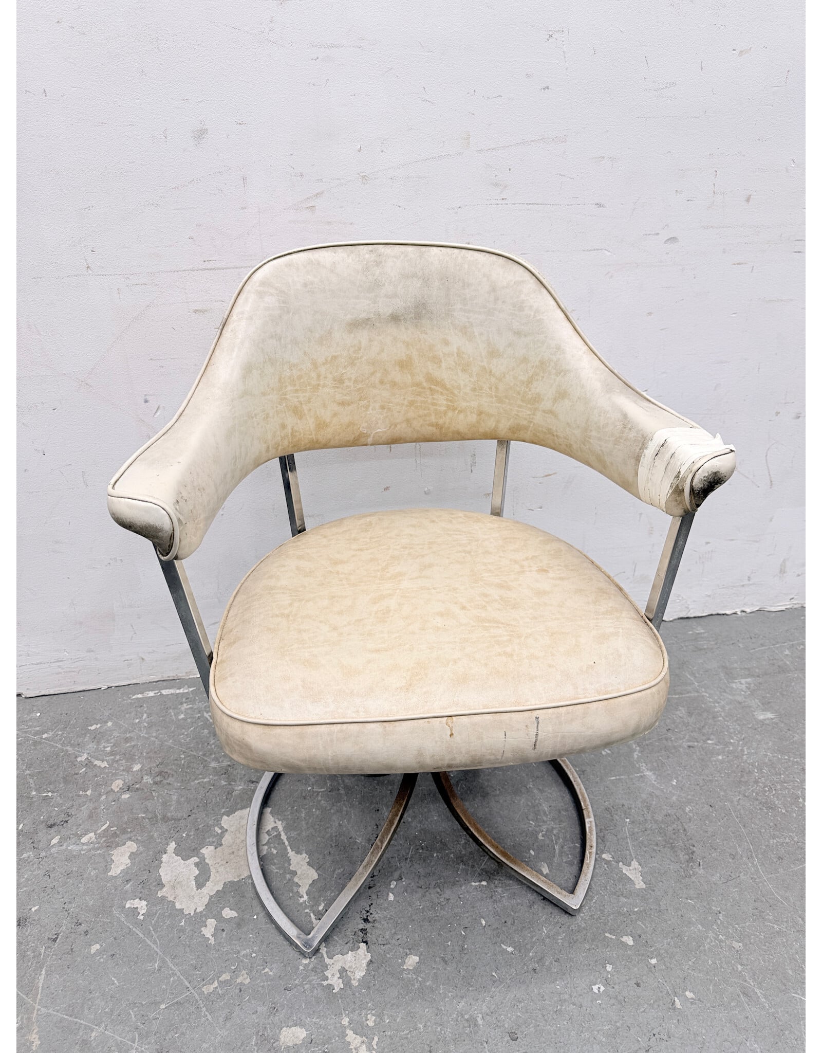 Mid-Century Atomic White Chrome Swivel Club Chair