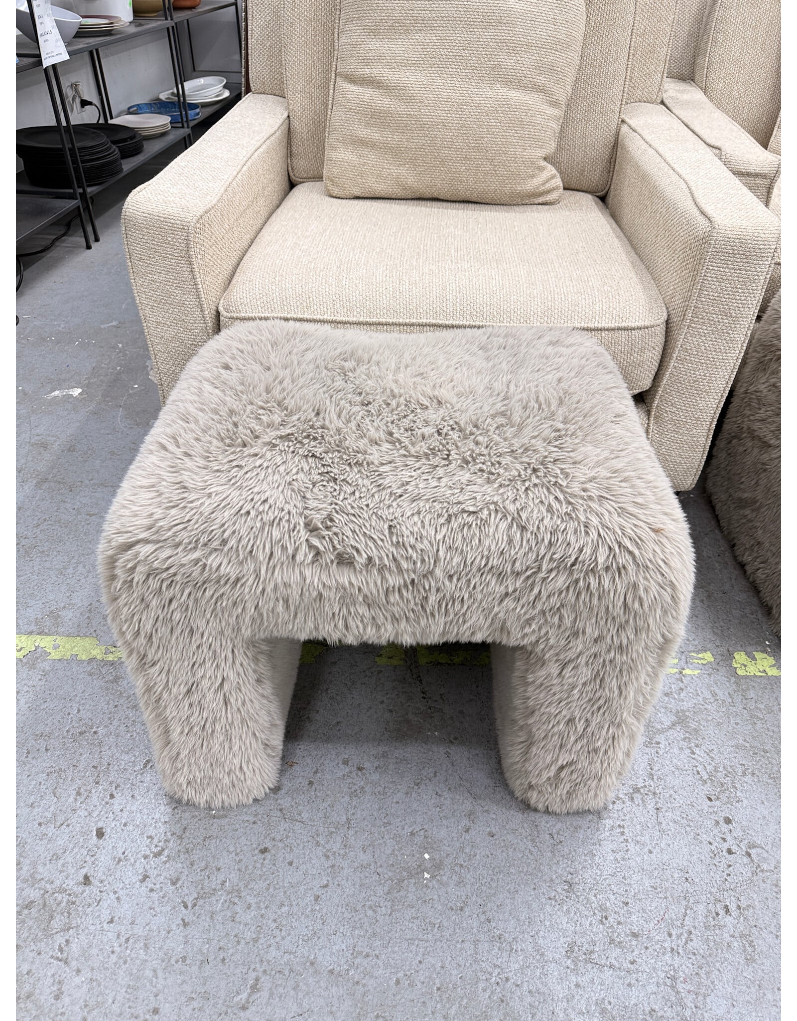 Roundhill Furniture Zorya Fuzzy Ottoman