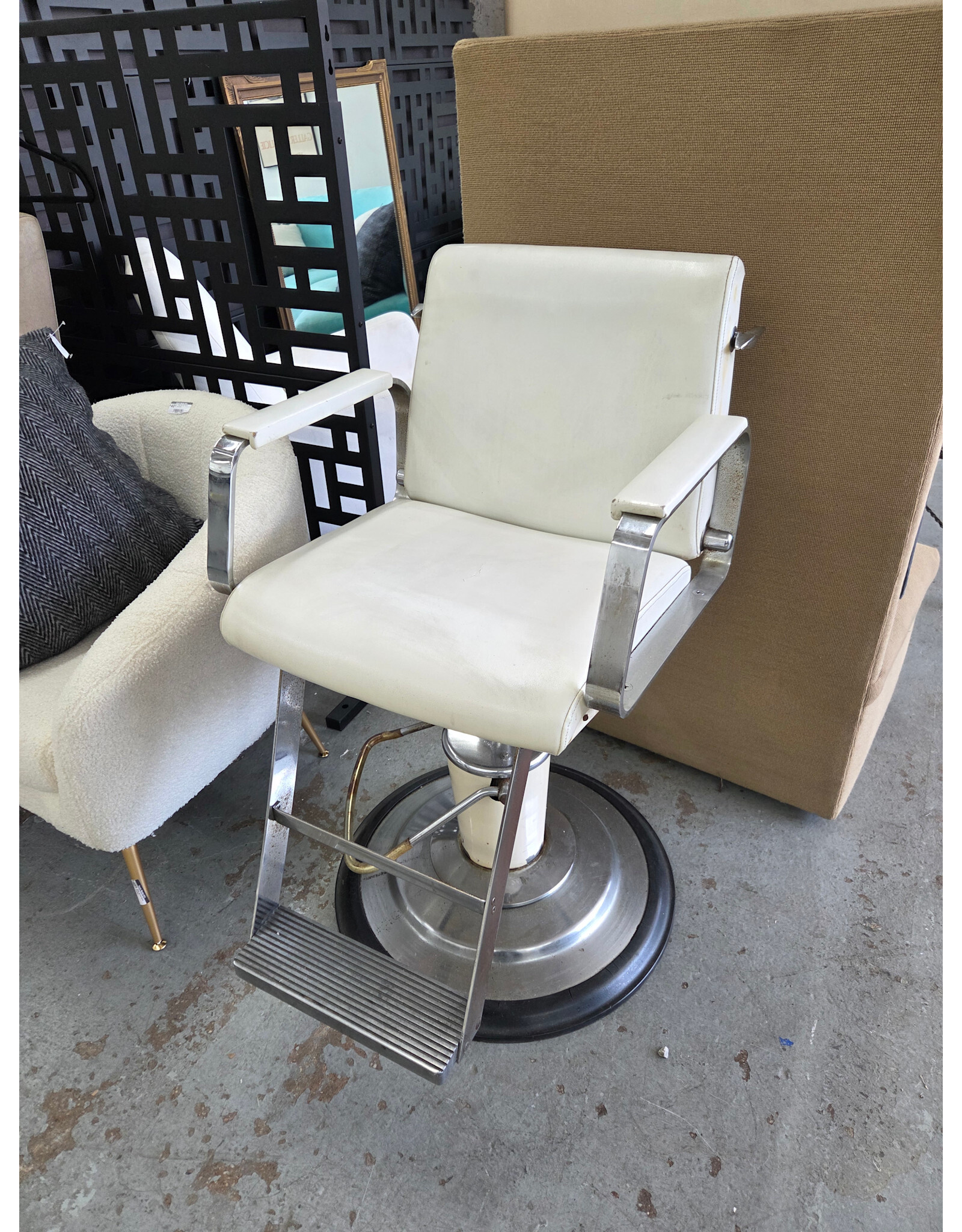 White Vinyl Hydraulic Barber Chair