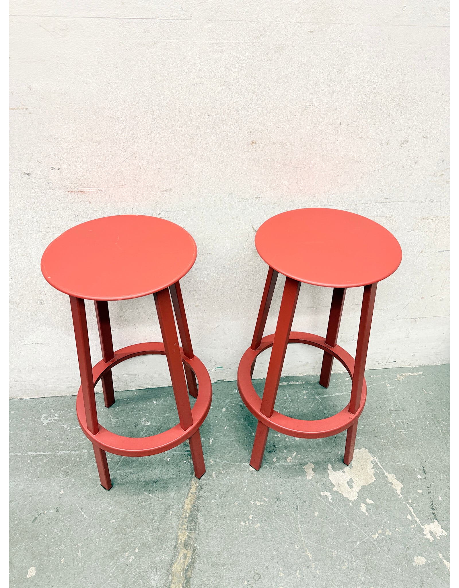 Red-Powder Counter Stool