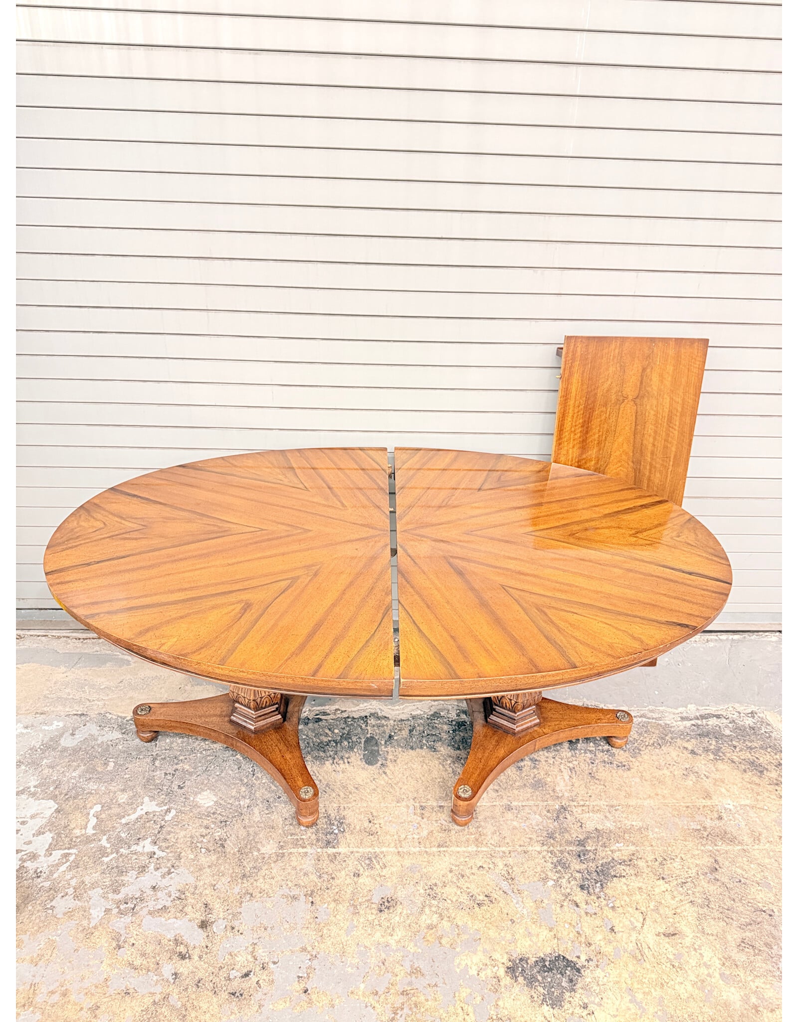 Tripod Feet, Oval Top Extendable Dining Table