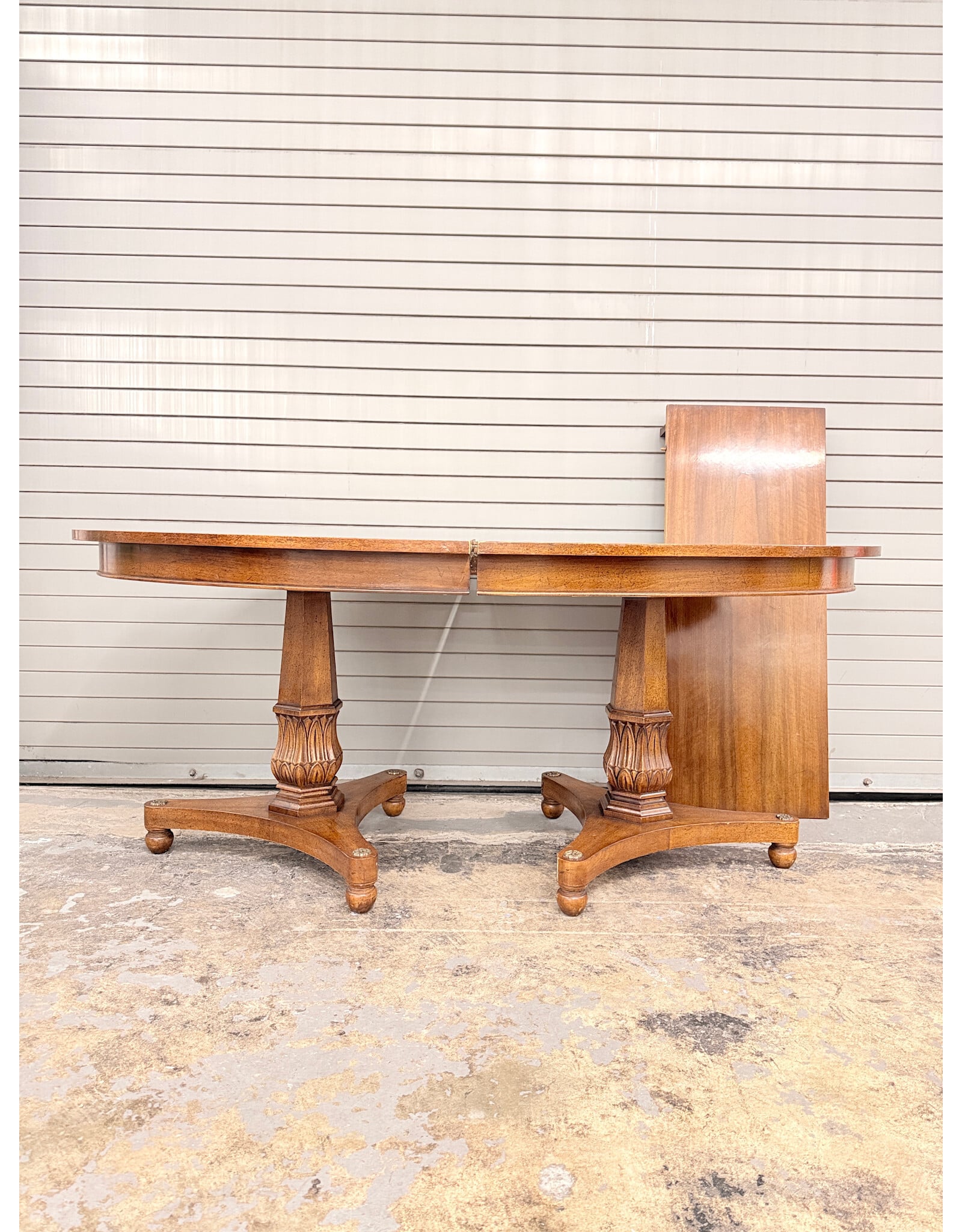 Tripod Feet, Oval Top Extendable Dining Table