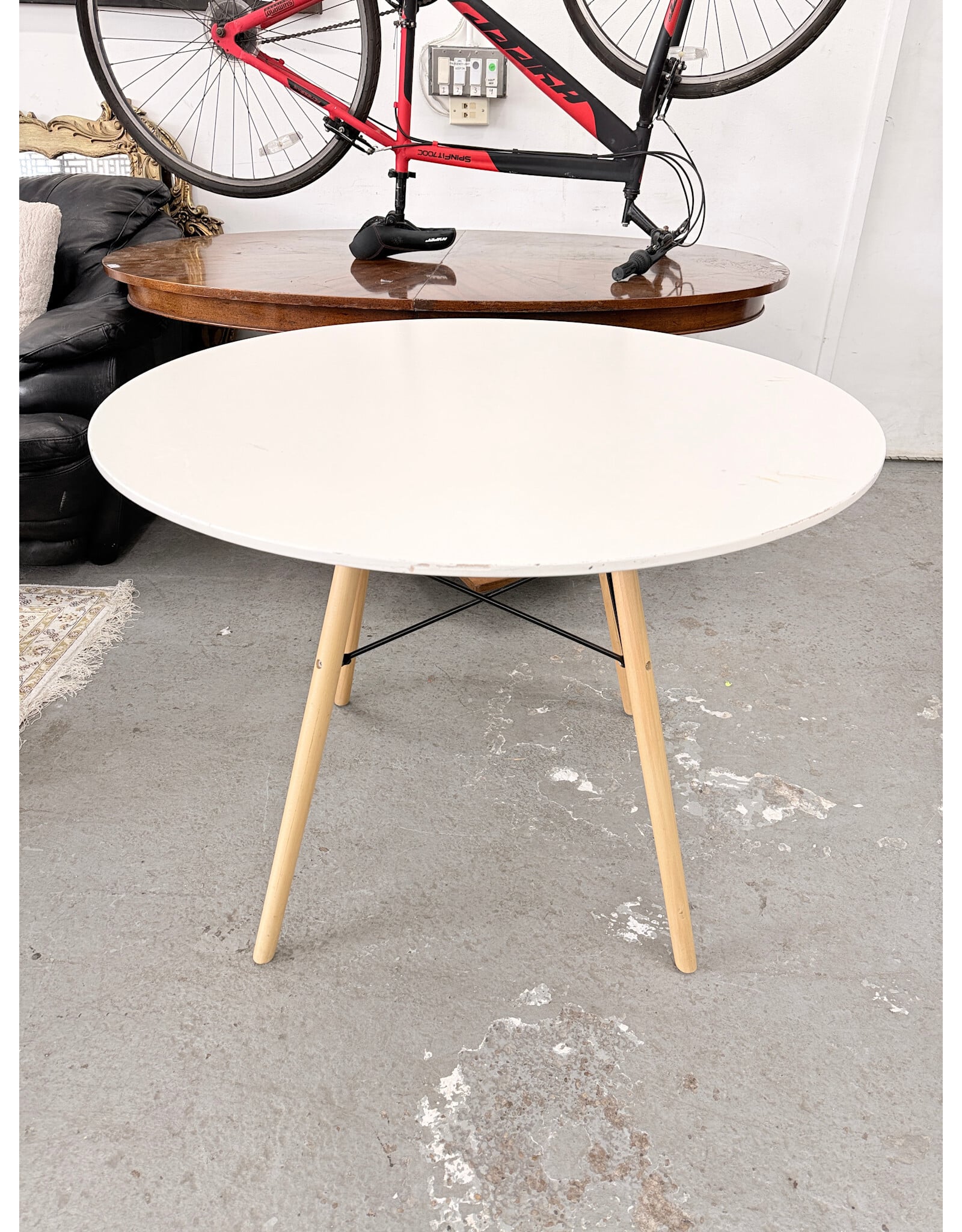 Modern Round Dining Table with Eiffel Tower Base