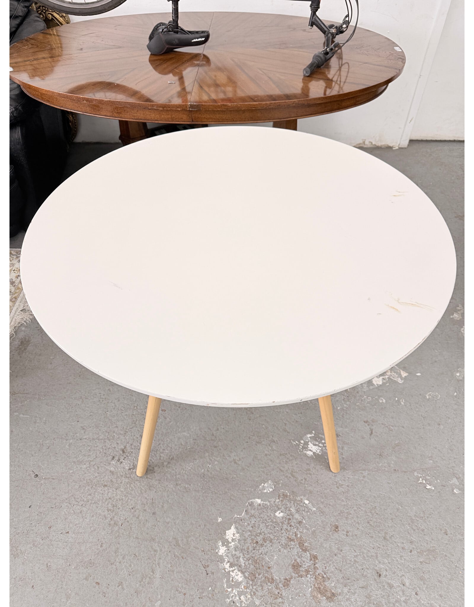 Modern Round Dining Table with Eiffel Tower Base