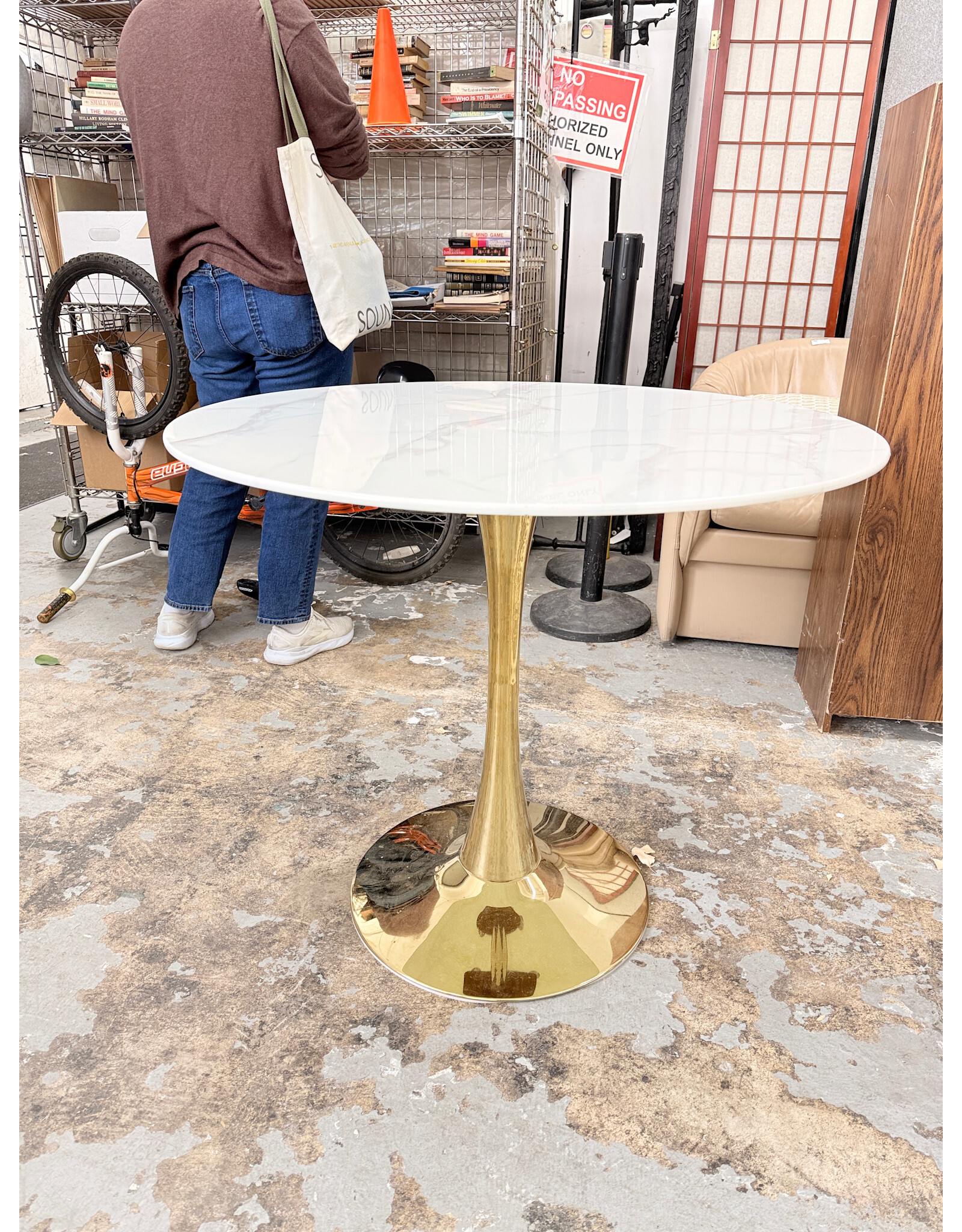 Modern Tulip Round Table, Tempered Glass
