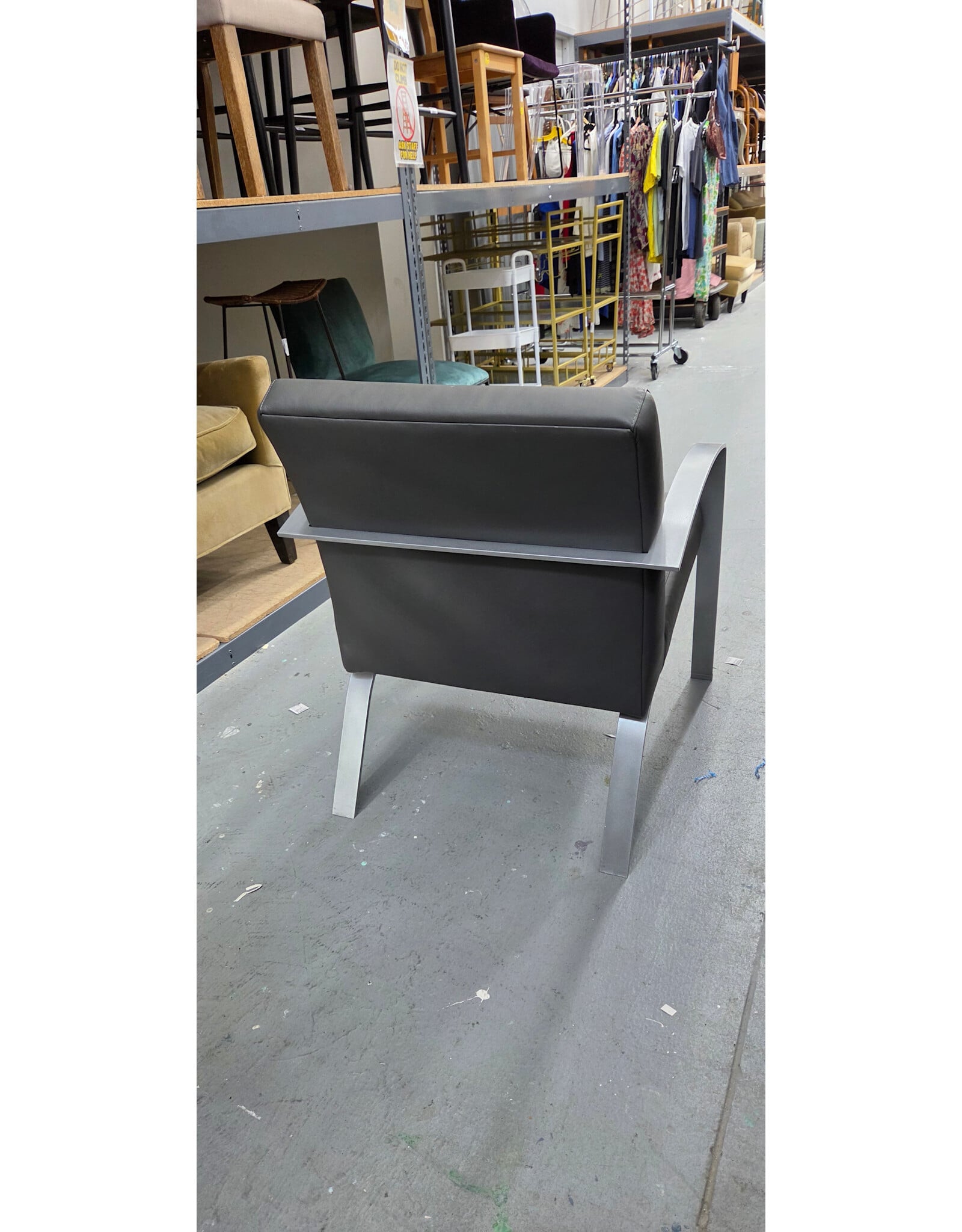 Alera Metal Lounge Mid-Bacst Chair