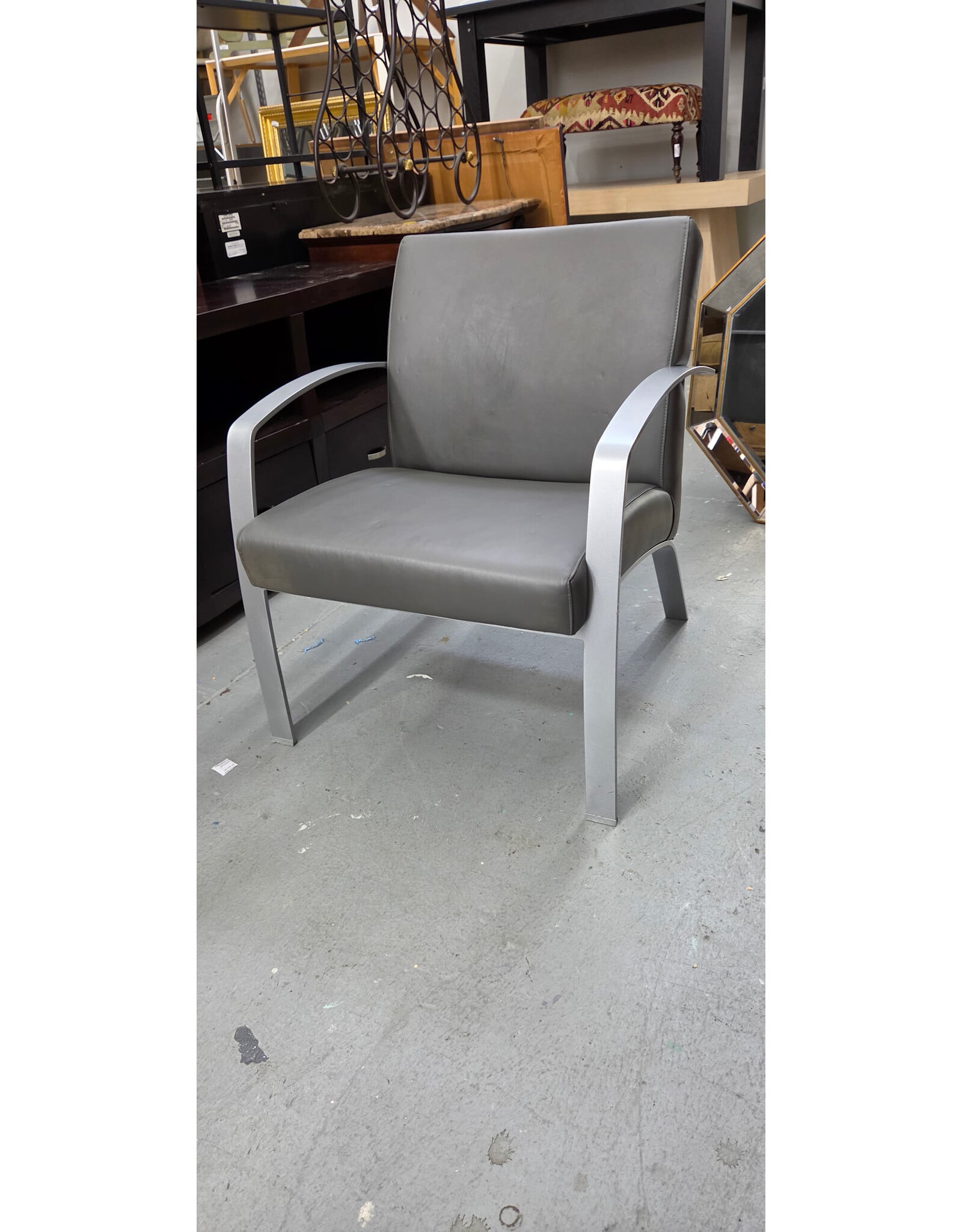 Alera Metal Lounge Mid-Bacst Chair