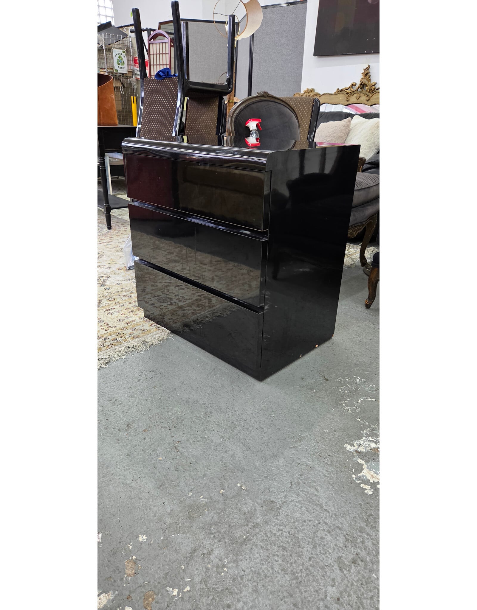 Vintage High Gloss 3 Door Dresser
