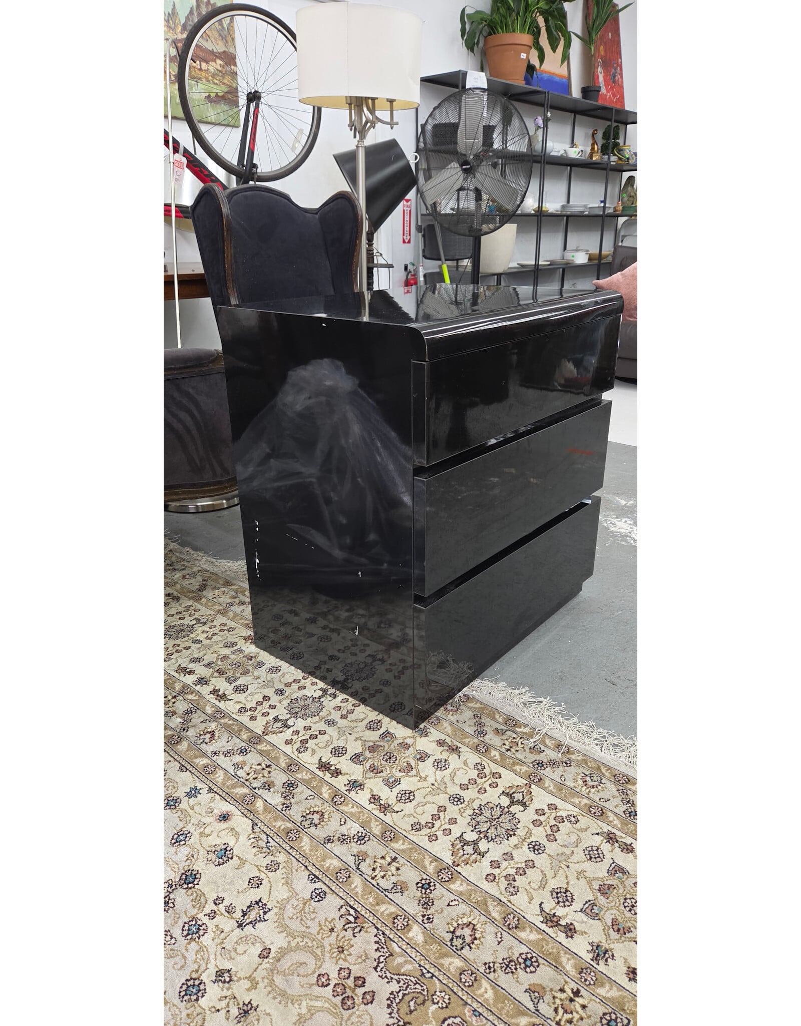 Vintage High Gloss 3 Door Dresser