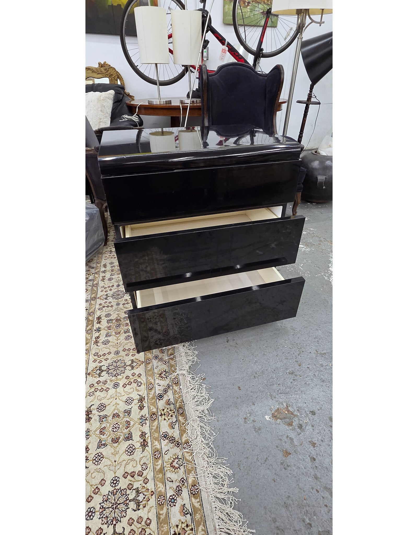 Vintage High Gloss 3 Door Dresser