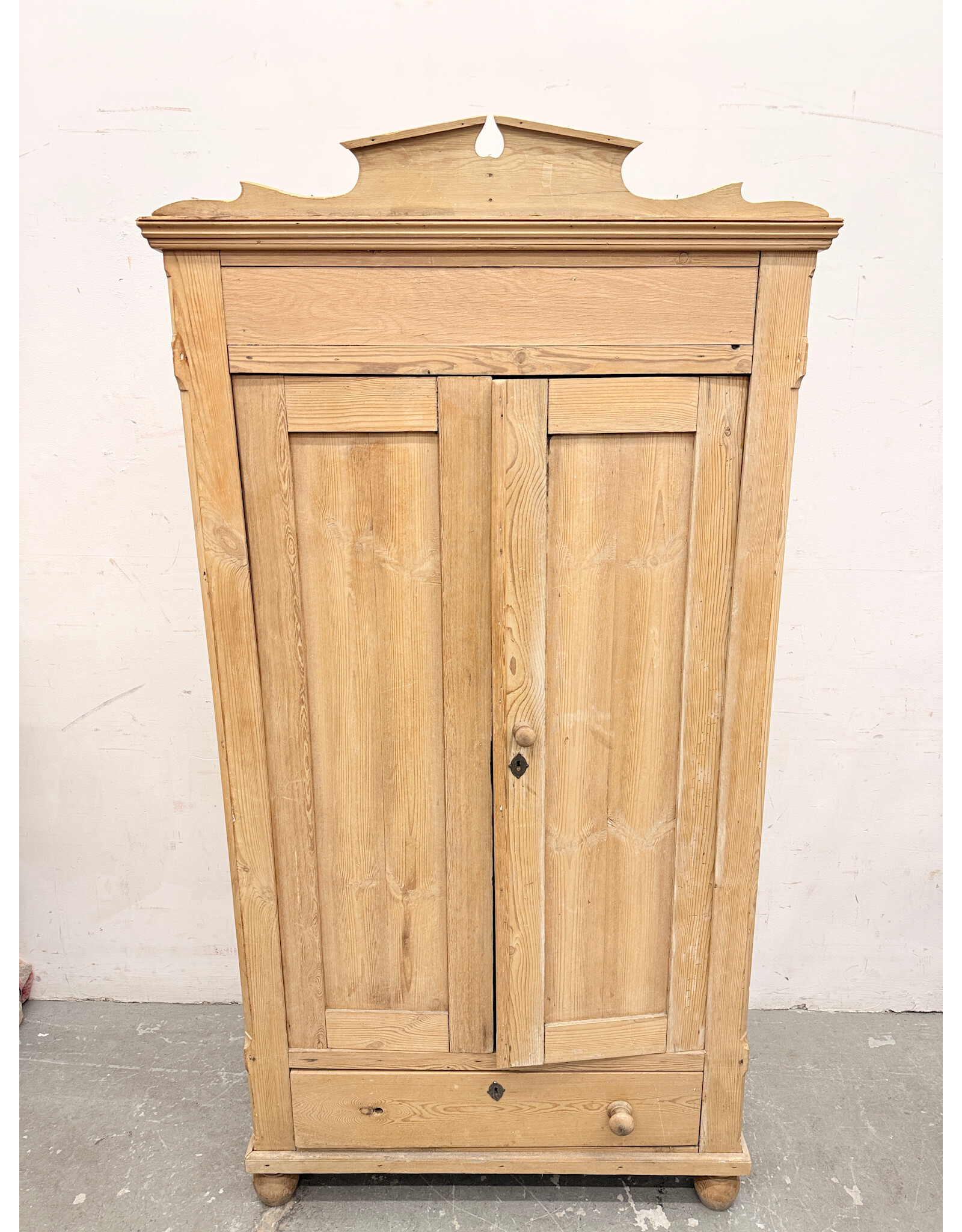 Antique Style- Pine 2-Door Cupboard