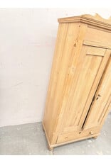 Antique Style- Pine 2-Door Cupboard