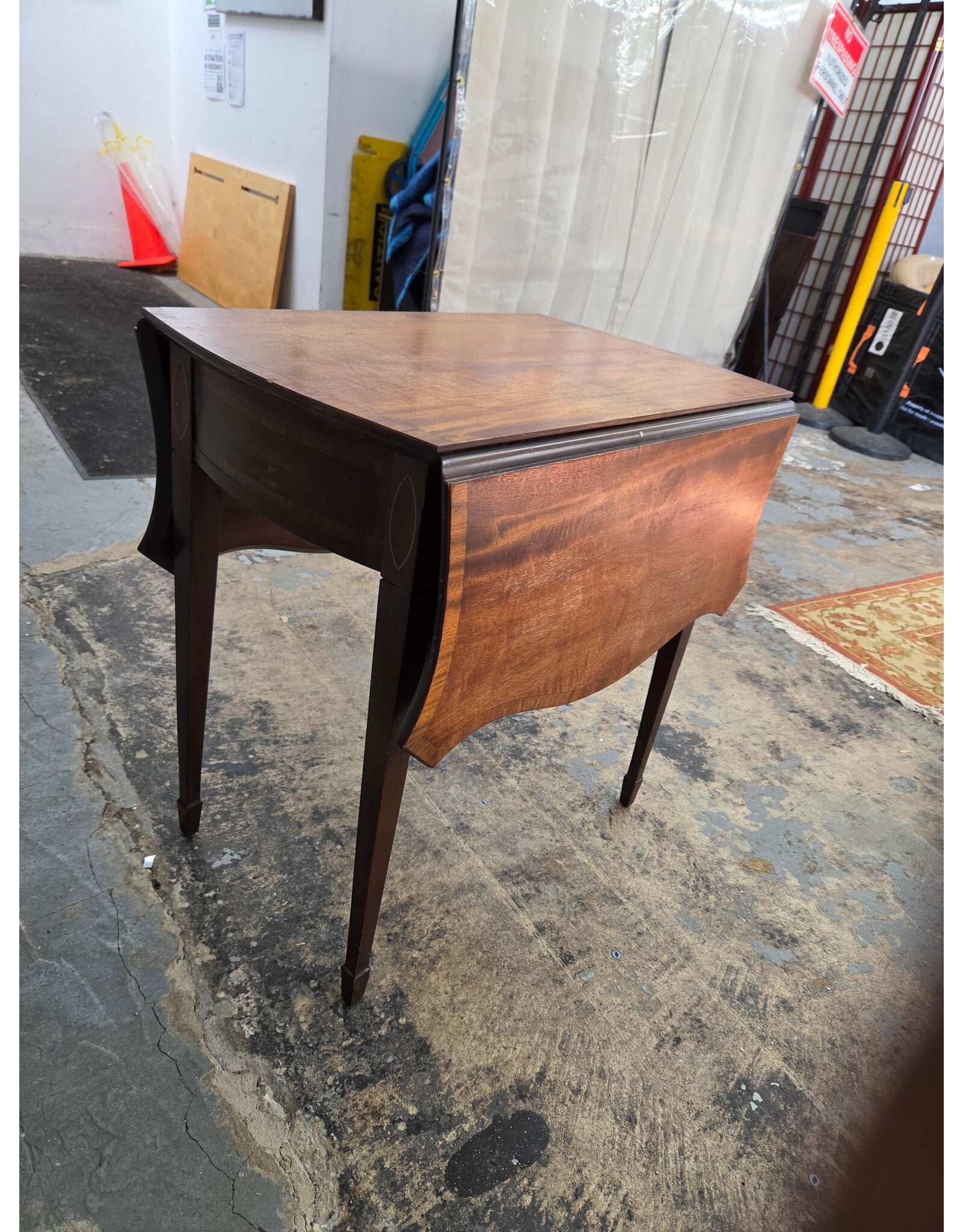 Antique Mahogany Pembroke Drop-Leaf Table