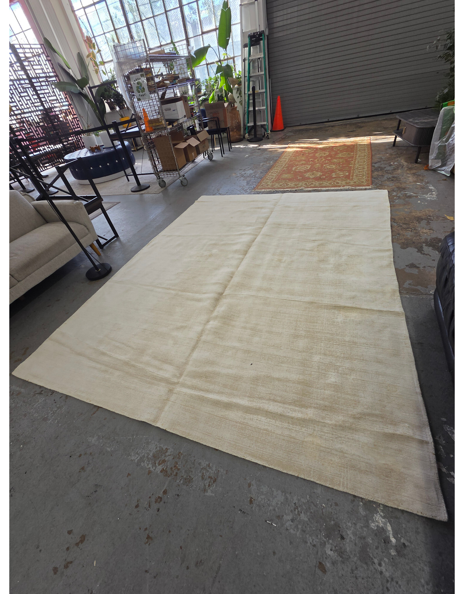 White Machine Made Basic Area Rug