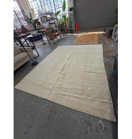 White Machine Made Basic Area Rug