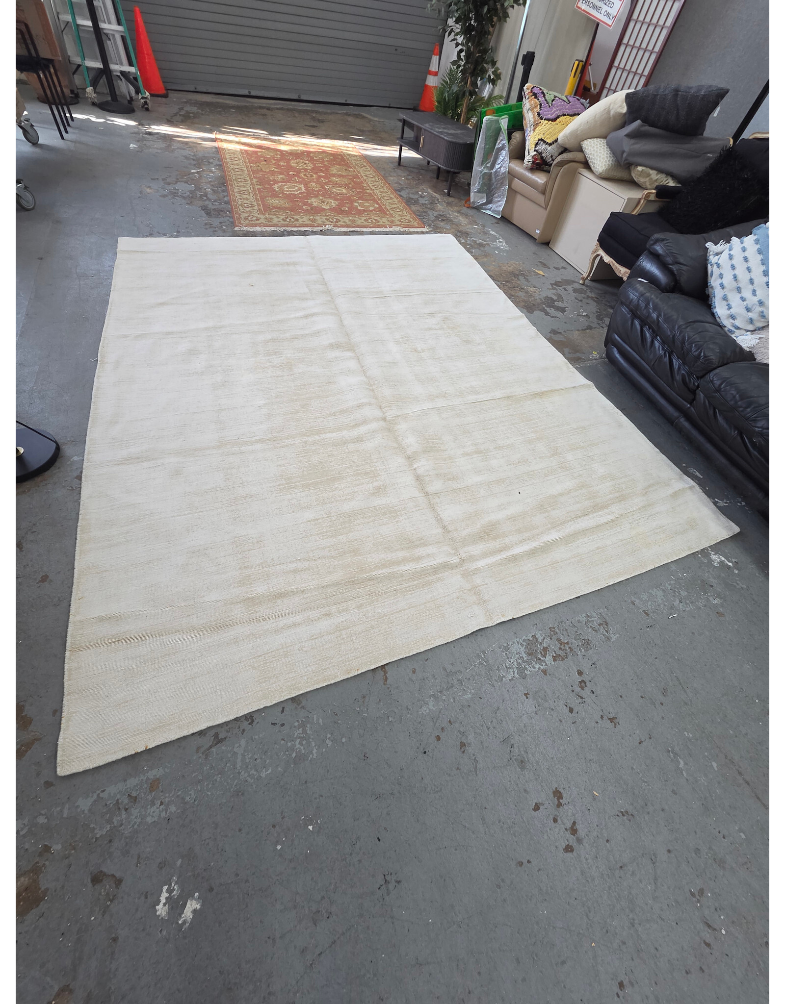 White Machine Made Basic Area Rug