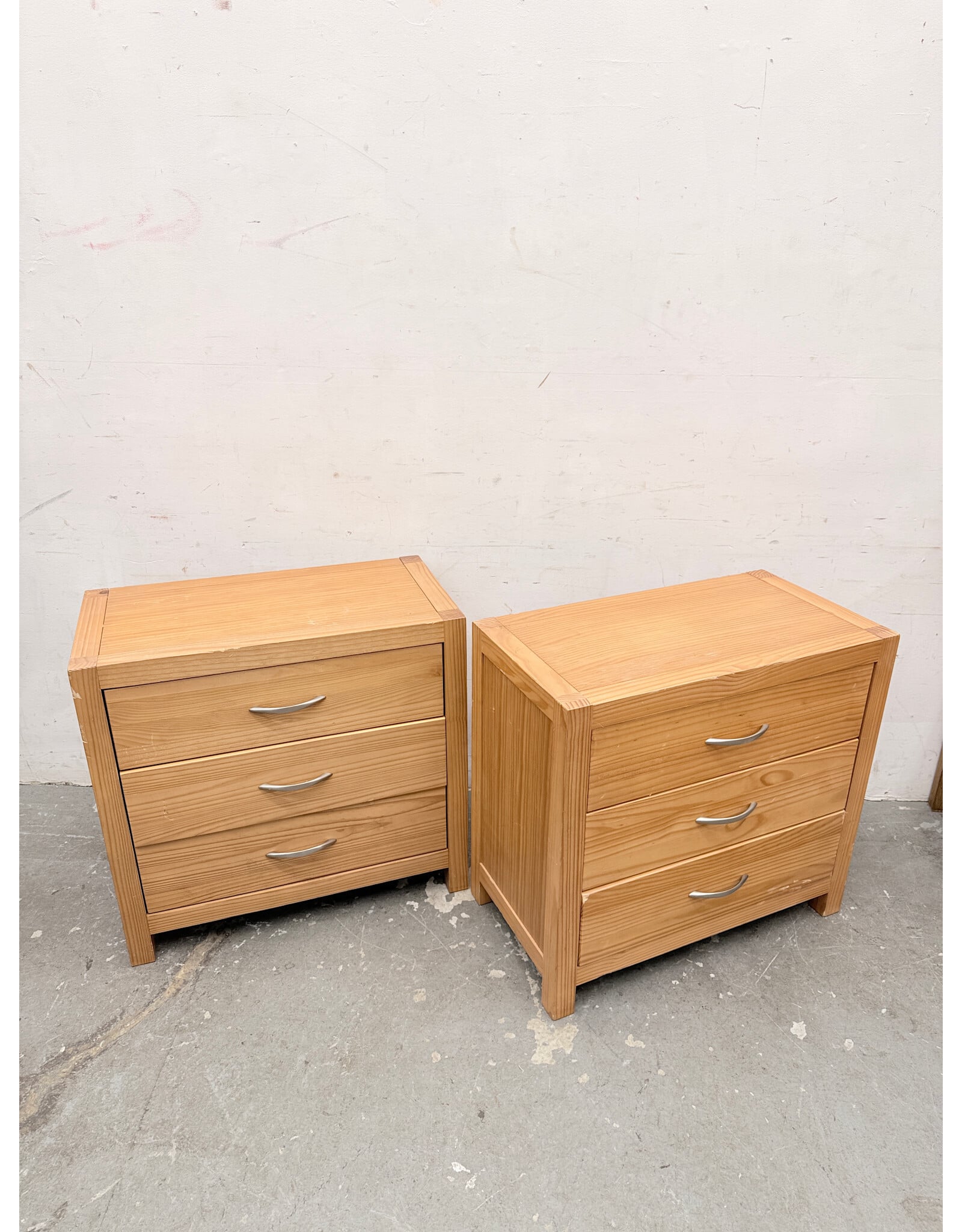 Light Oak 3-Drawer Wooden Bedside Table