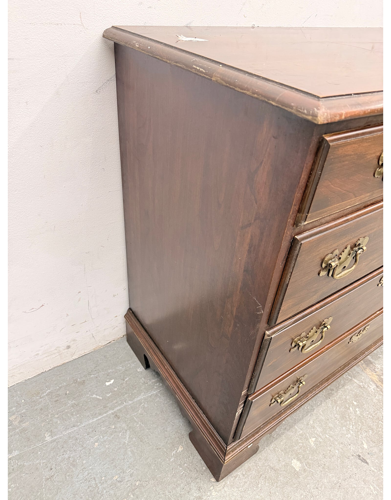 Chippendale 8-Drawer Wood Dresser